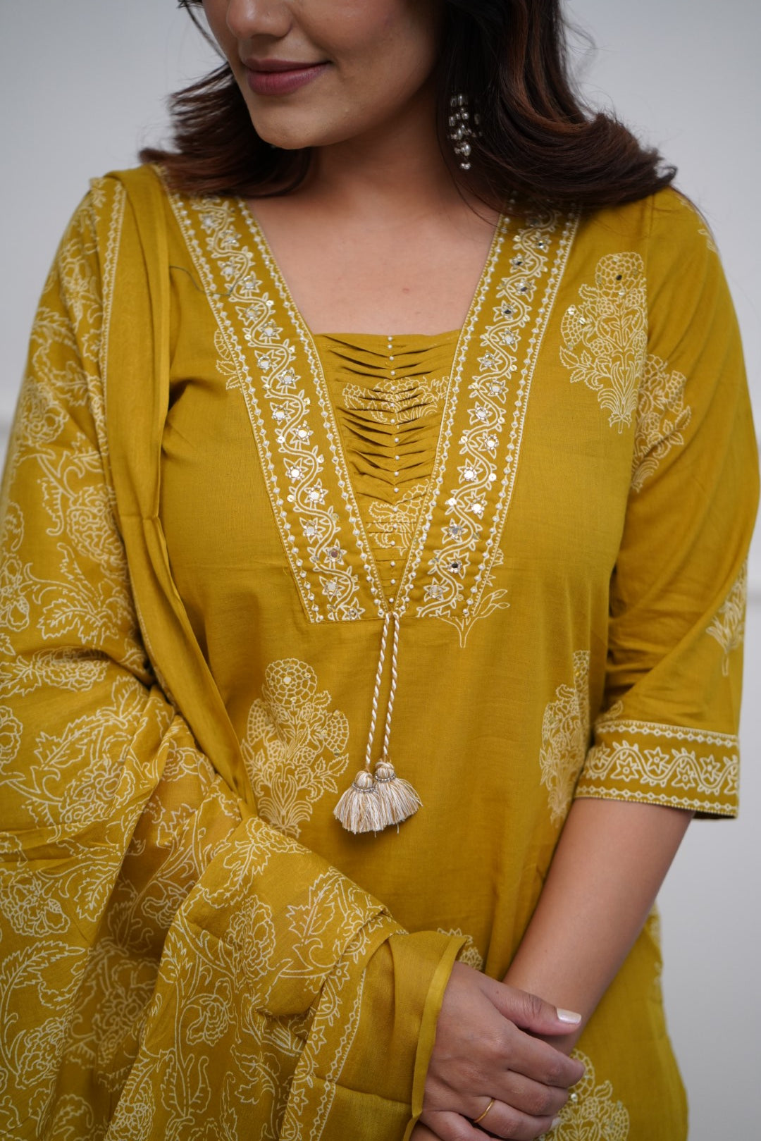 Women Floral Printed Regular Kurta with Trousers & With Dupatta