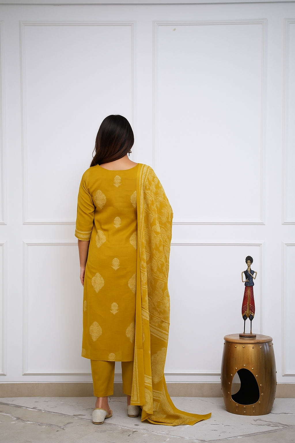Women Floral Printed Regular Kurta with Trousers & With Dupatta