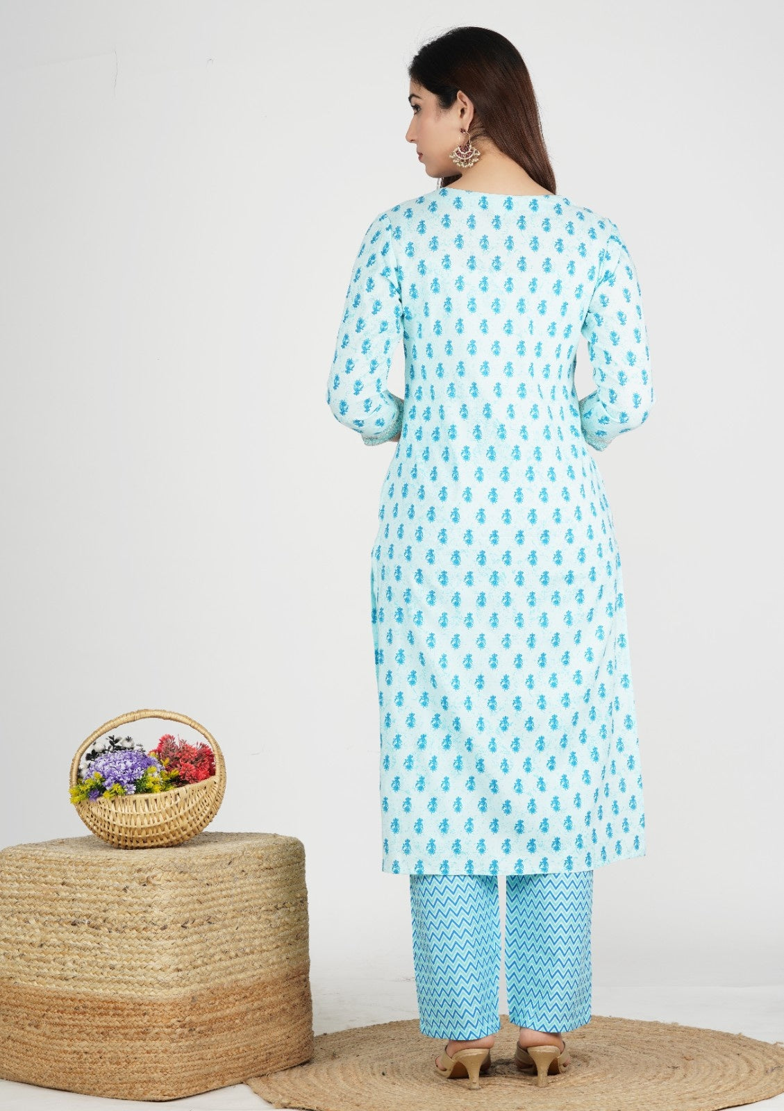 Women Floral Printed Regular Kurta with Trousers