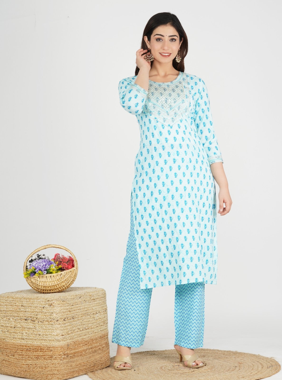 Women Floral Printed Regular Kurta with Trousers