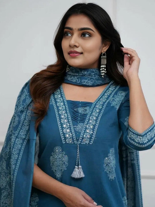 Women Floral Printed Regular Kurta with Trousers & With Dupatta
