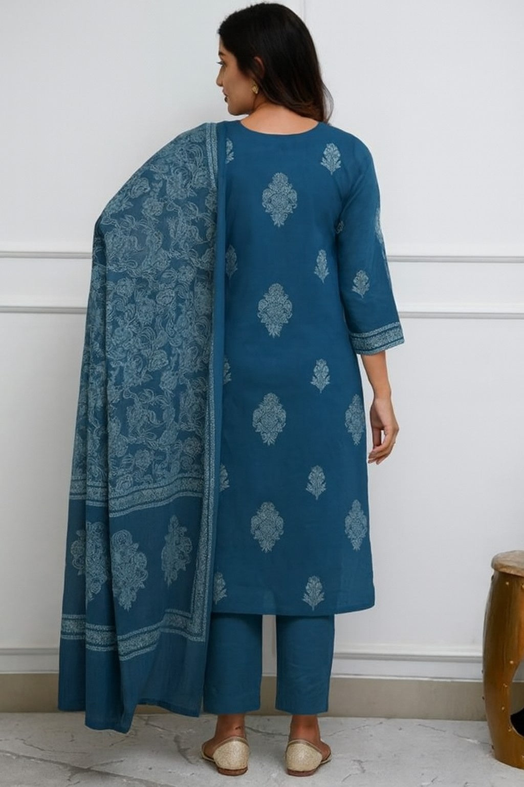 Women Floral Printed Regular Kurta with Trousers & With Dupatta