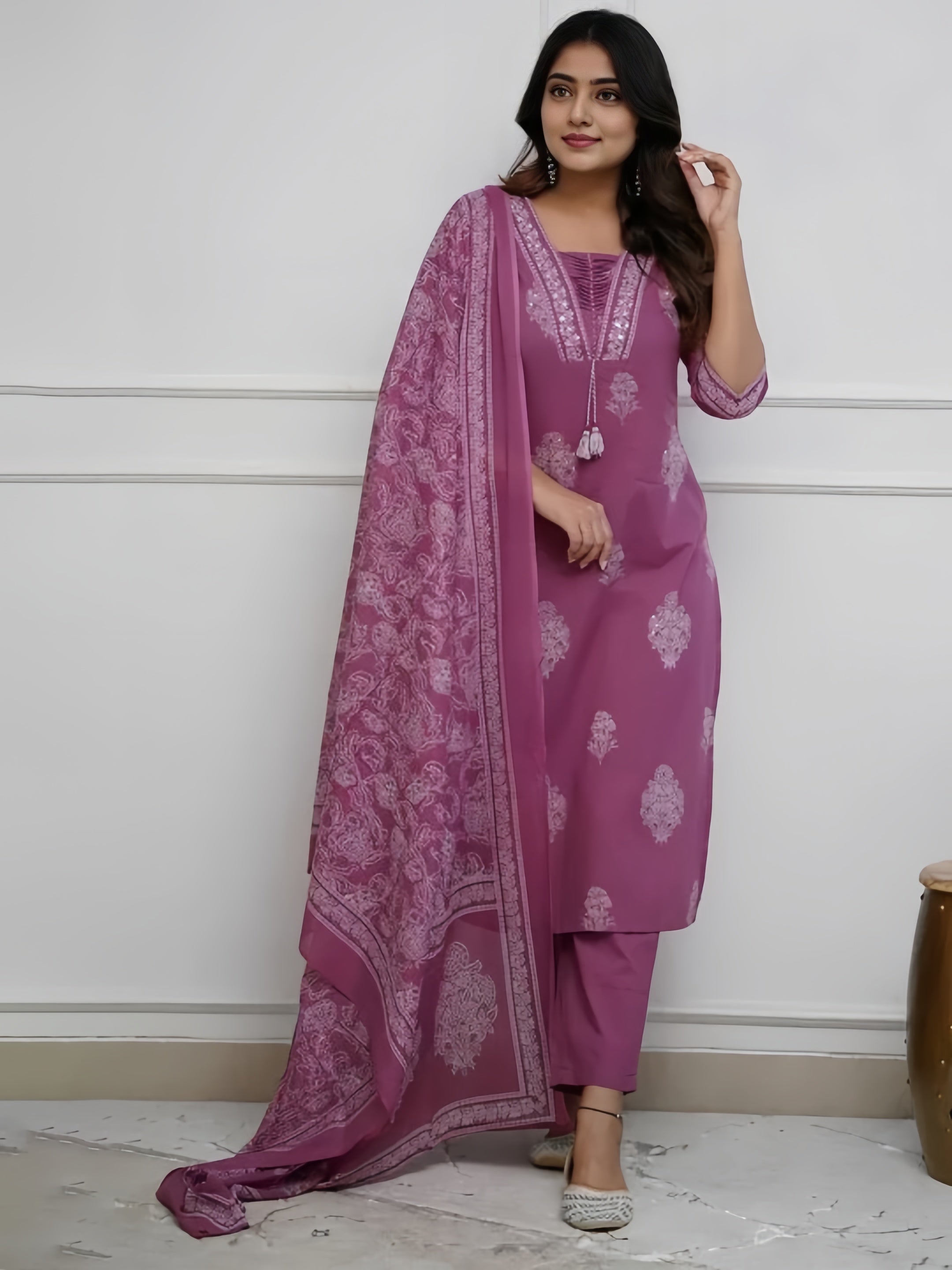 Women Floral Printed Regular Kurta with Trousers & With Dupatta