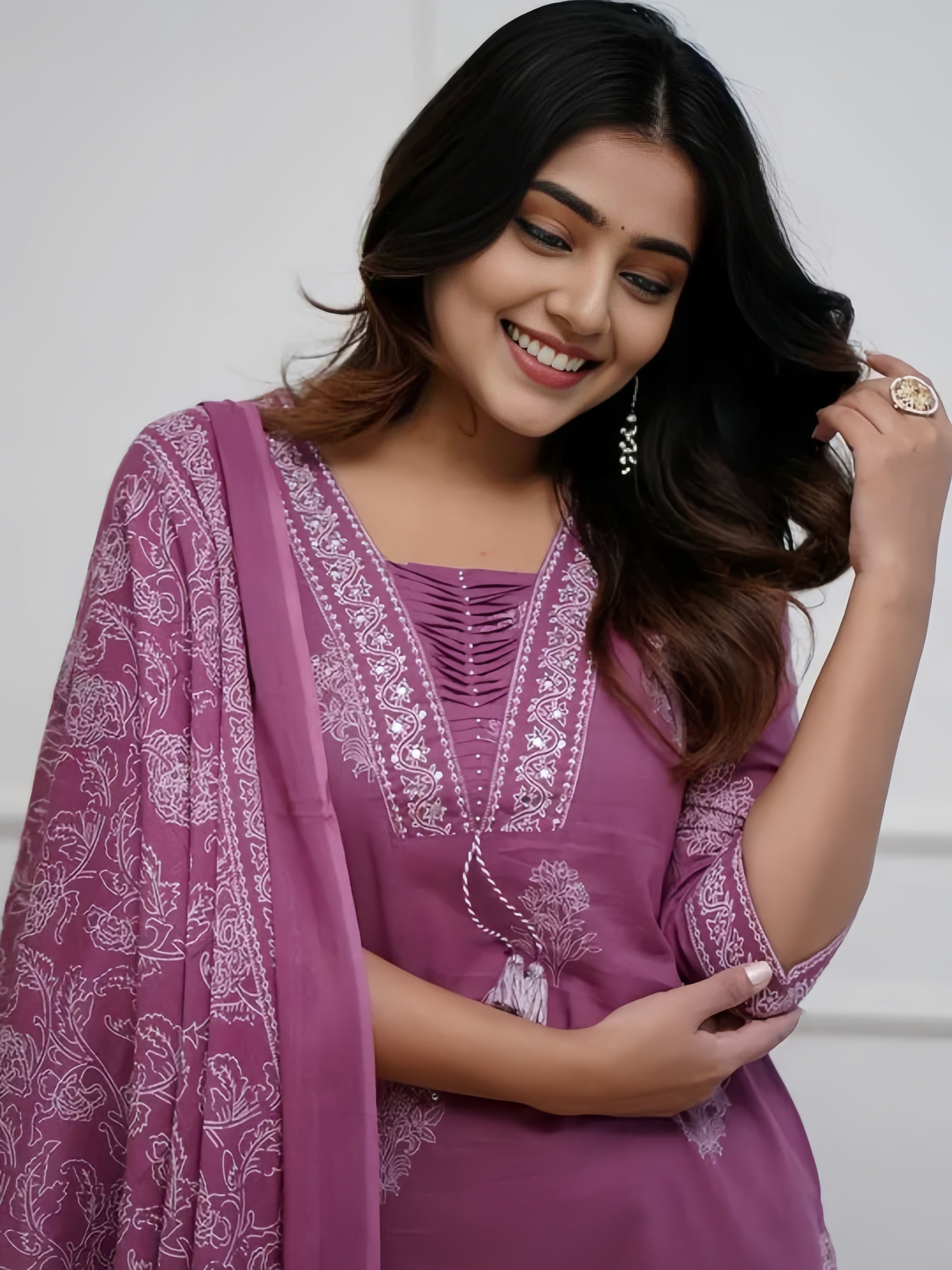 Women Floral Printed Regular Kurta with Trousers & With Dupatta