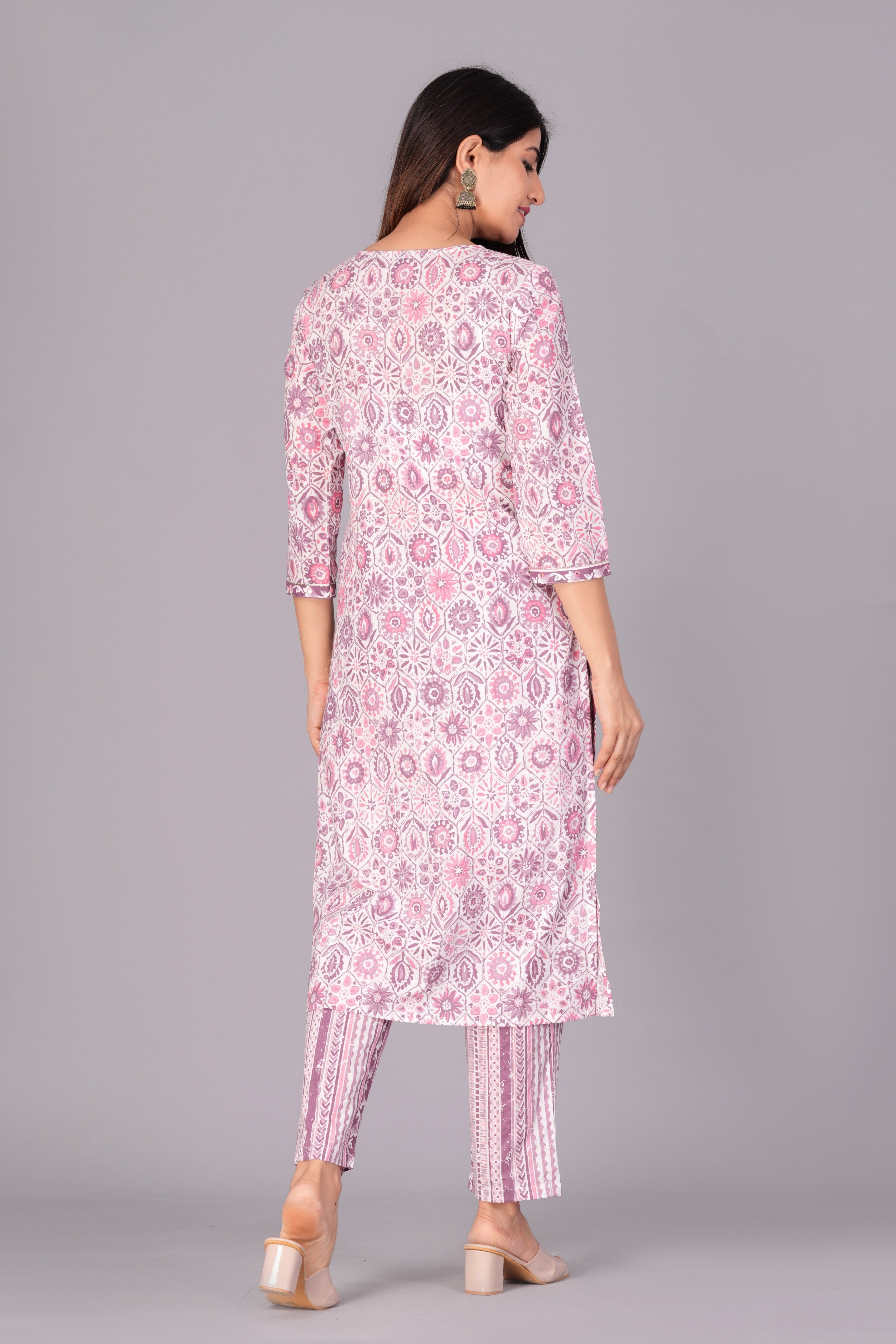 Women Floral Printed Regular Kurta with Trousers & With Dupatta