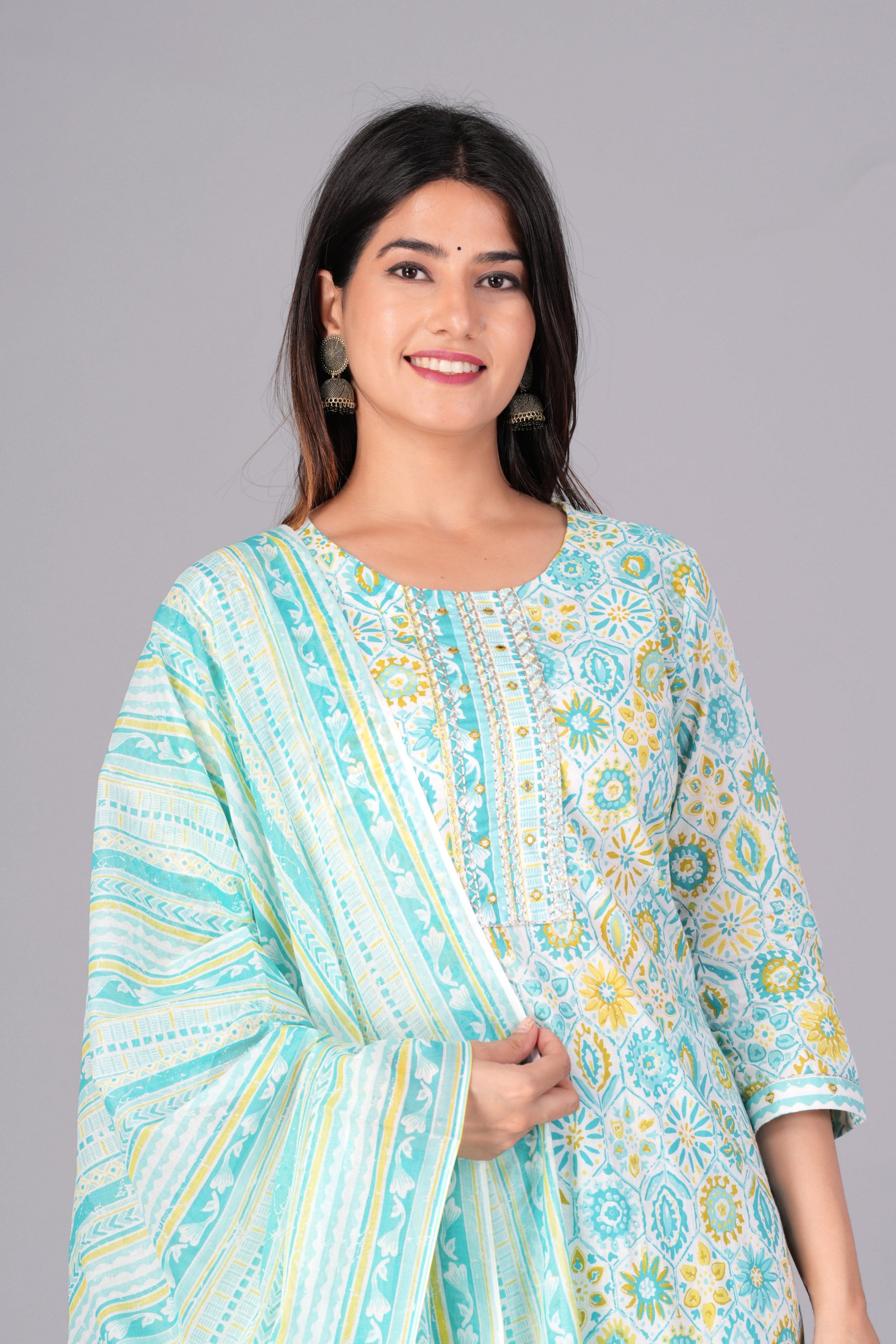 Women Floral Printed Regular Kurta with Trousers & With Dupatta