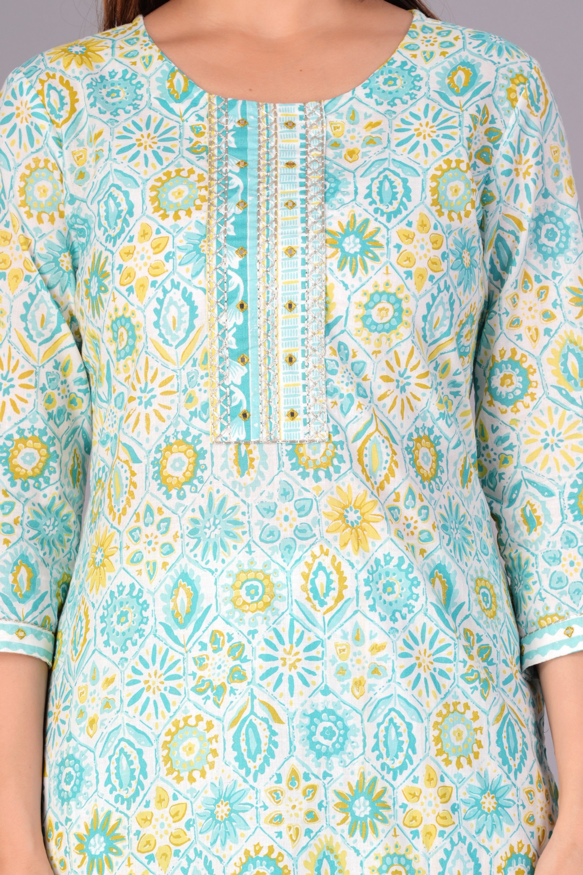 Women Floral Printed Regular Kurta with Trousers & With Dupatta