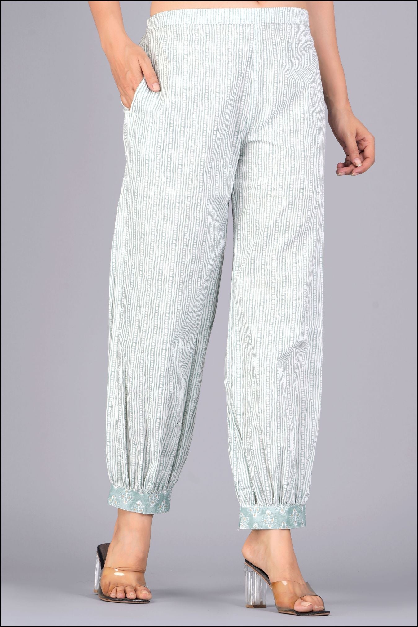 Women Floral Printed Regular Kurta with Trousers & With Dupatta