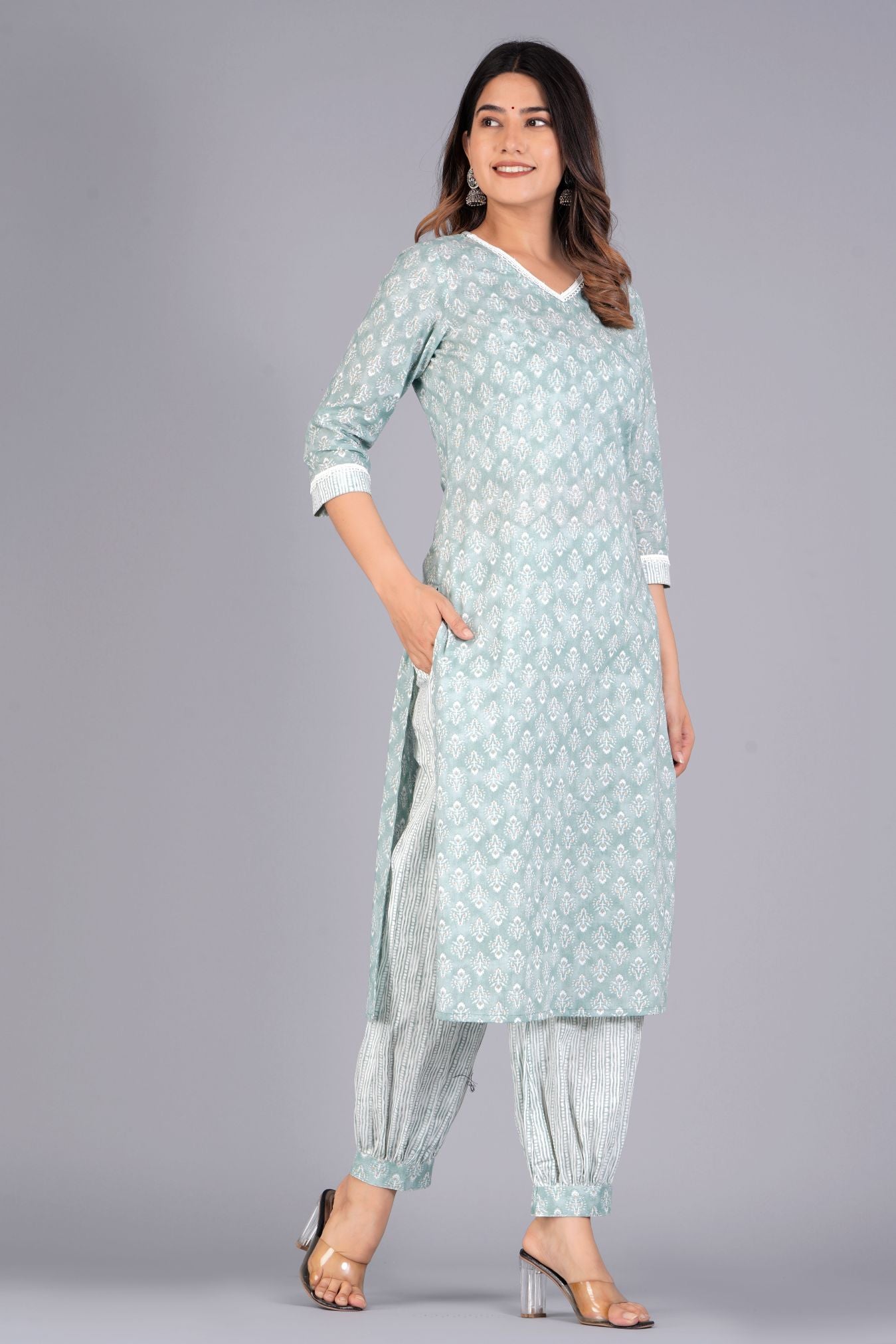 Women Floral Printed Regular Kurta with Trousers & With Dupatta