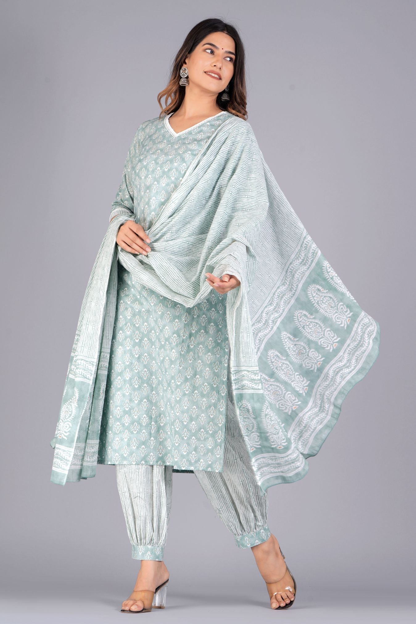 Women Floral Printed Regular Kurta with Trousers & With Dupatta