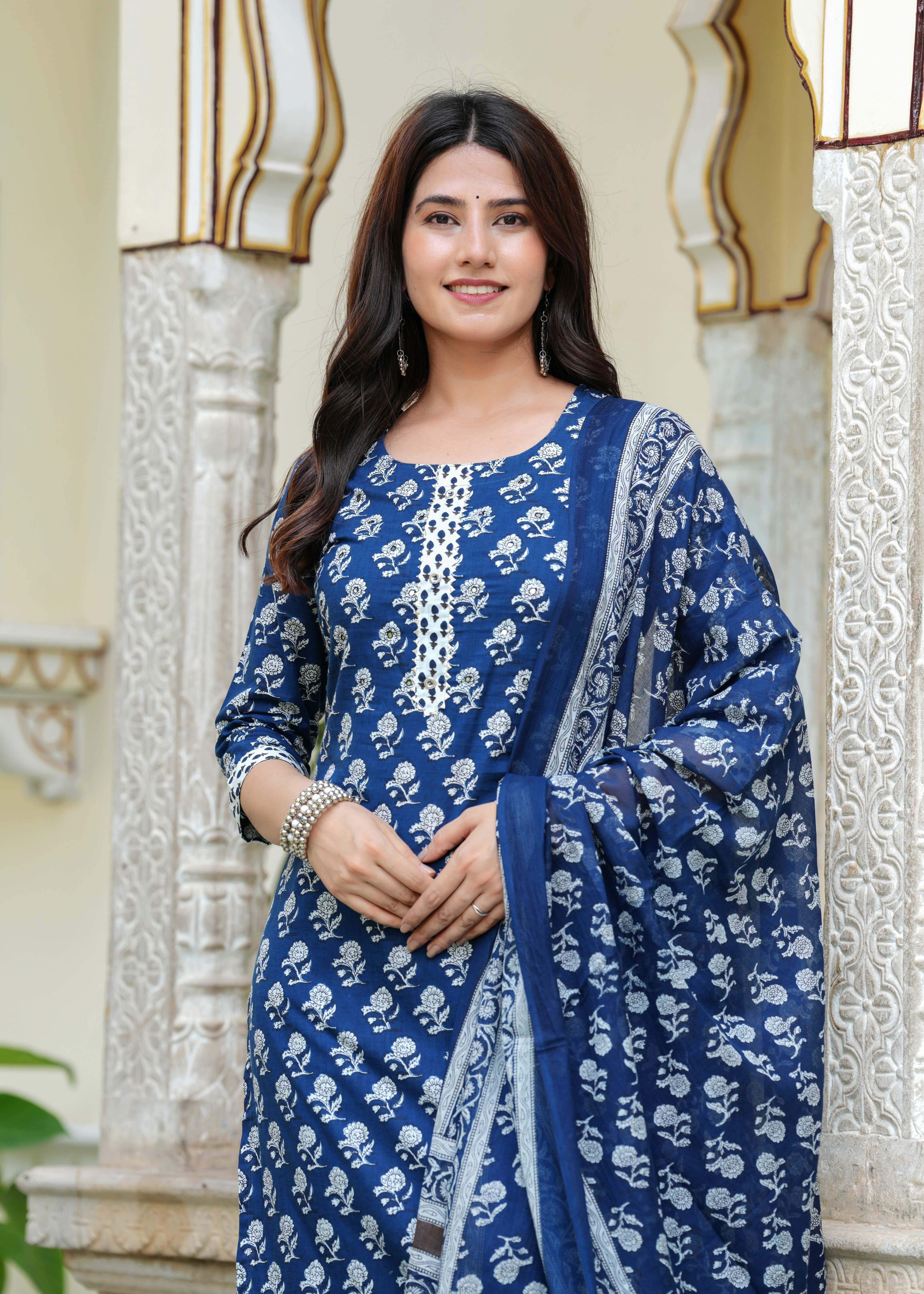 Women Floral Printed Regular Kurta with Trousers & With Dupatta