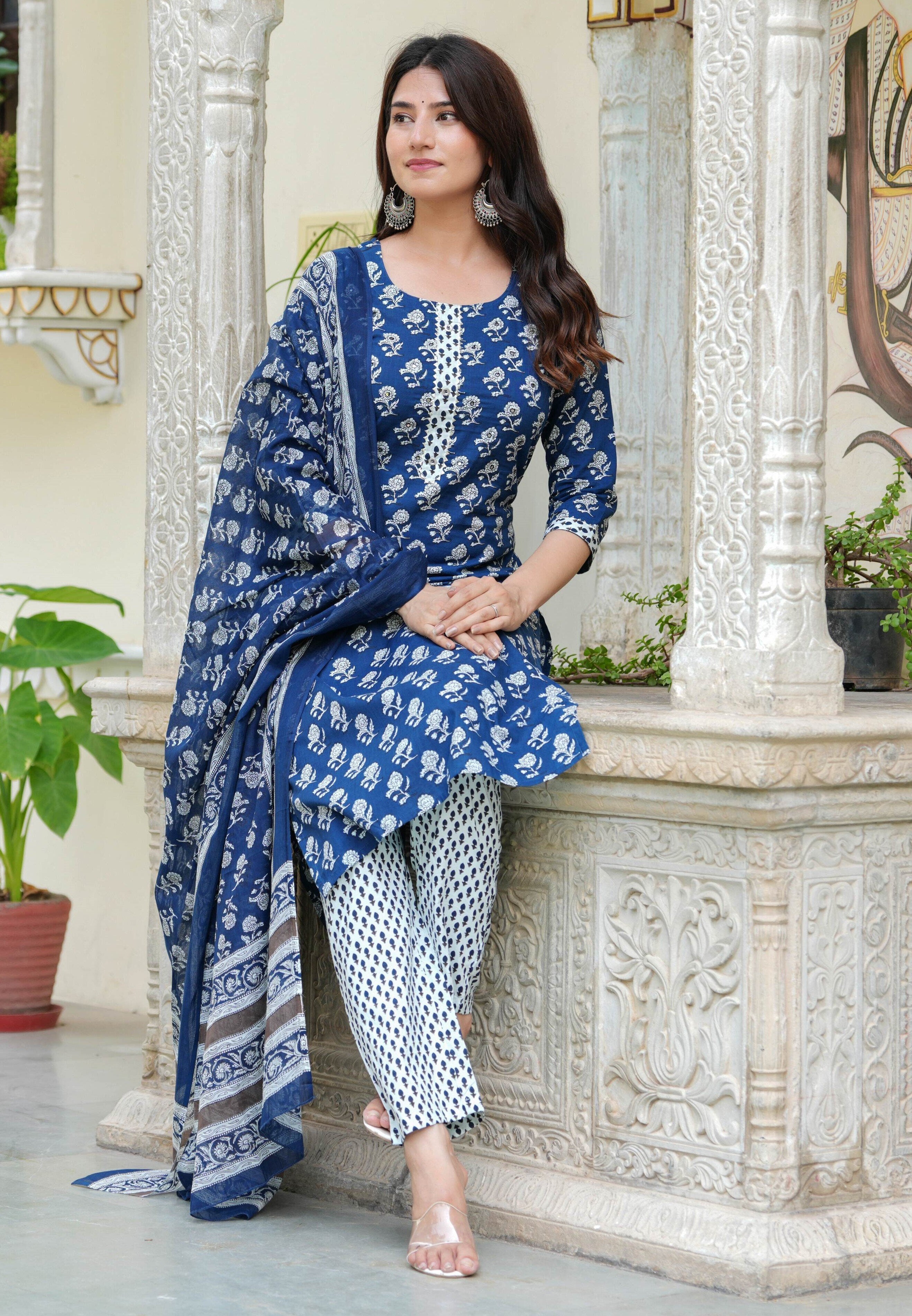 Women Floral Printed Regular Kurta with Trousers & With Dupatta