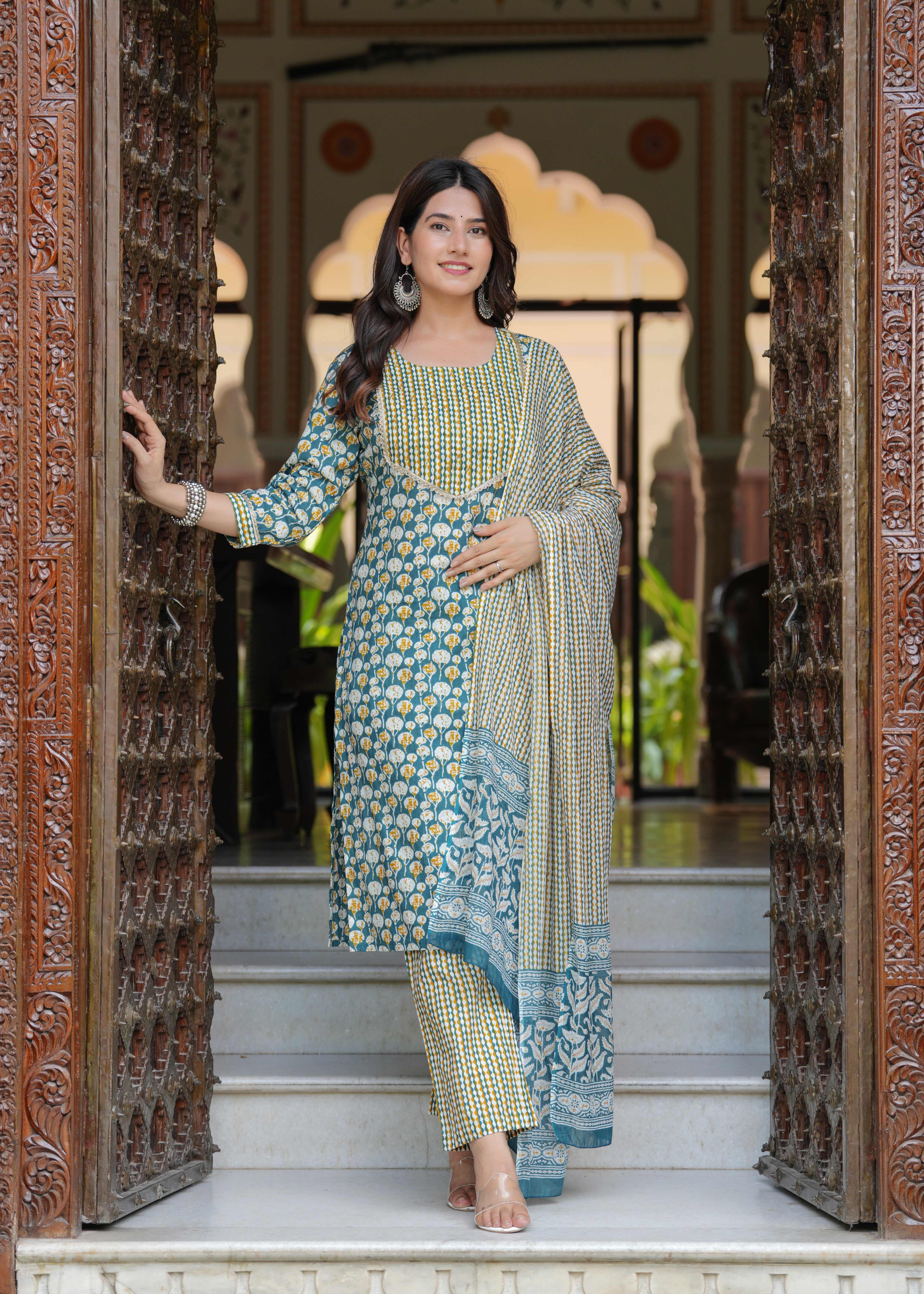 Women Floral Printed Regular Kurta with Trousers & With Dupatta