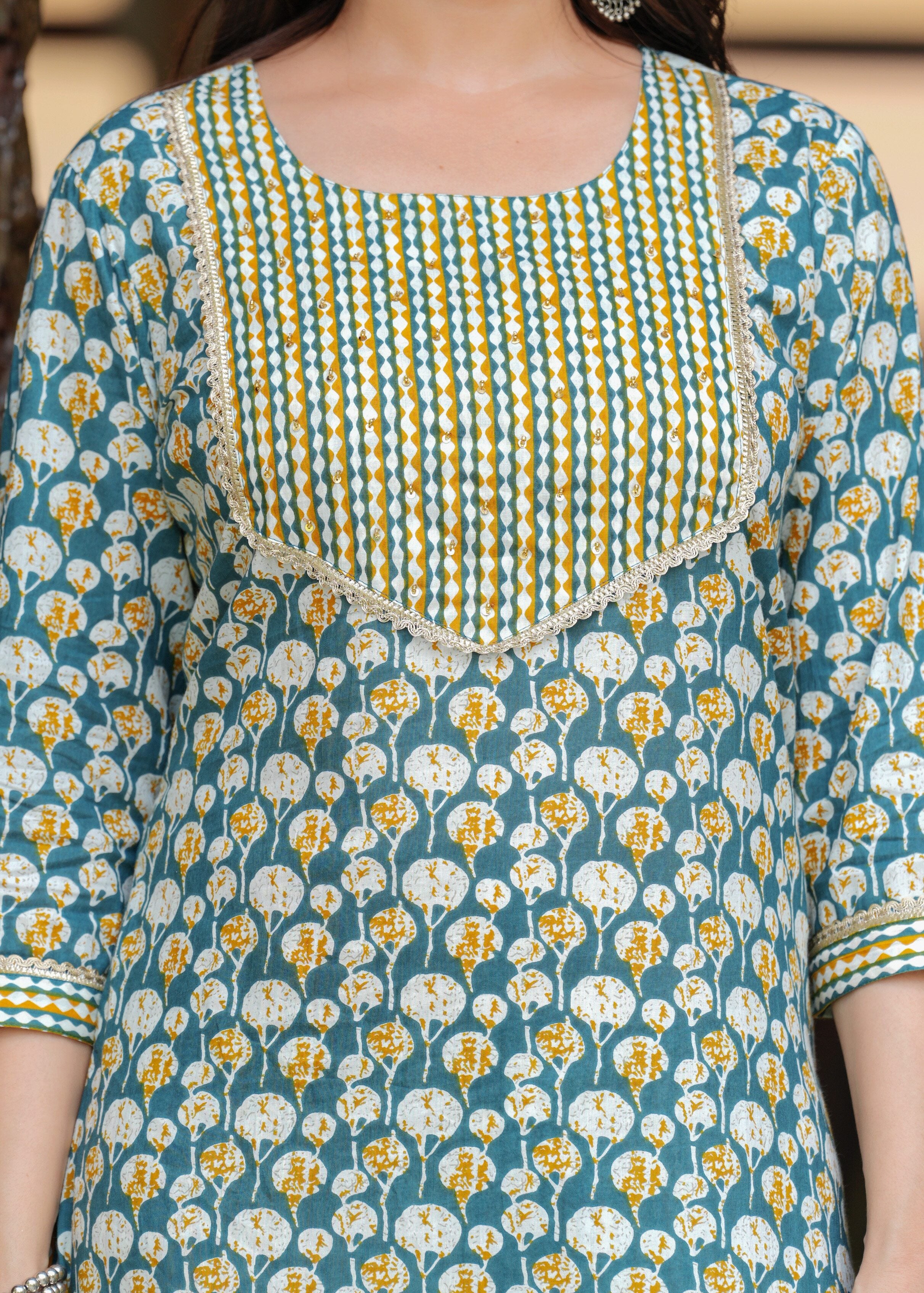 Women Floral Printed Regular Kurta with Trousers & With Dupatta