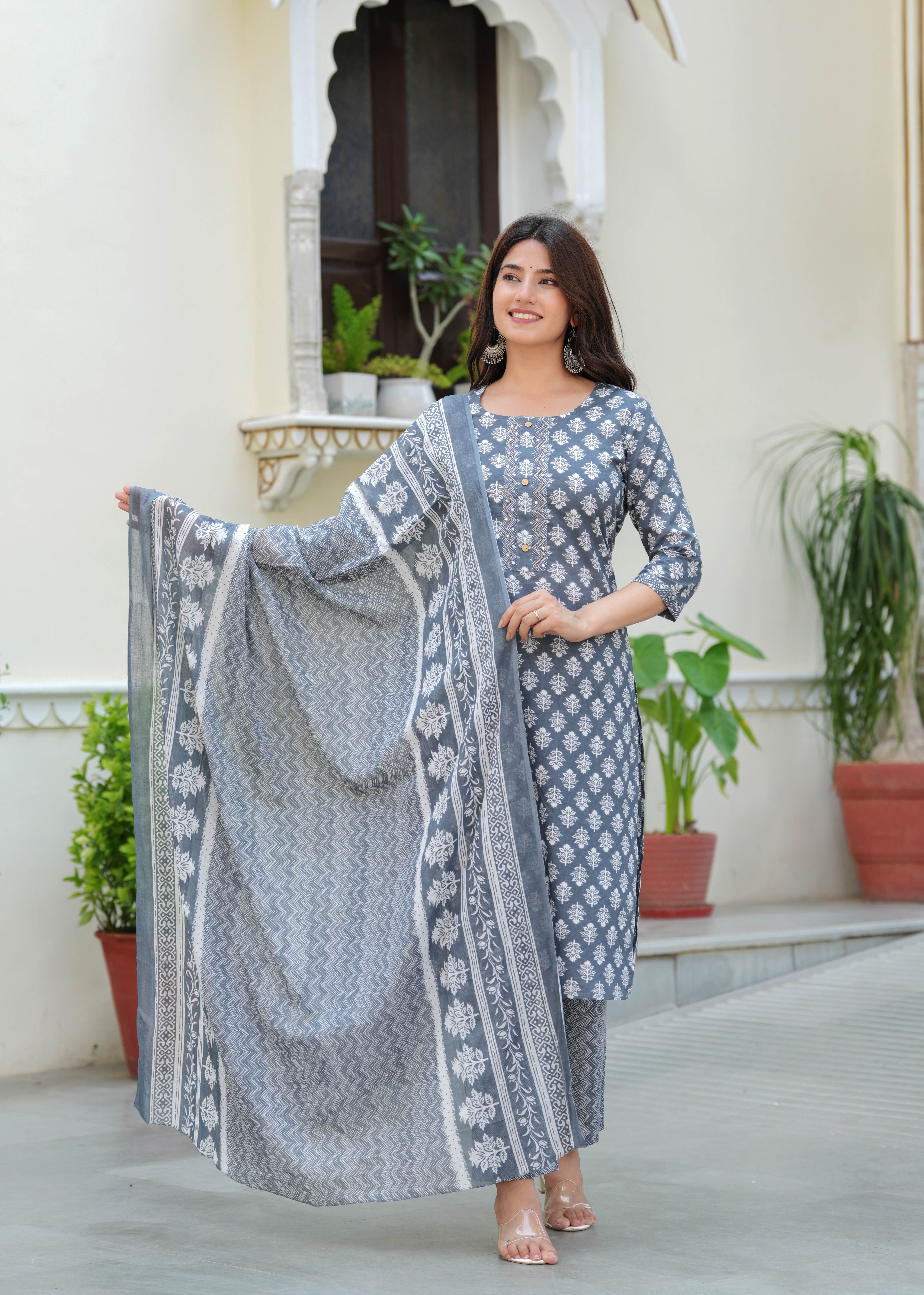 Women Floral Printed Regular Kurta with Trousers & With Dupatta