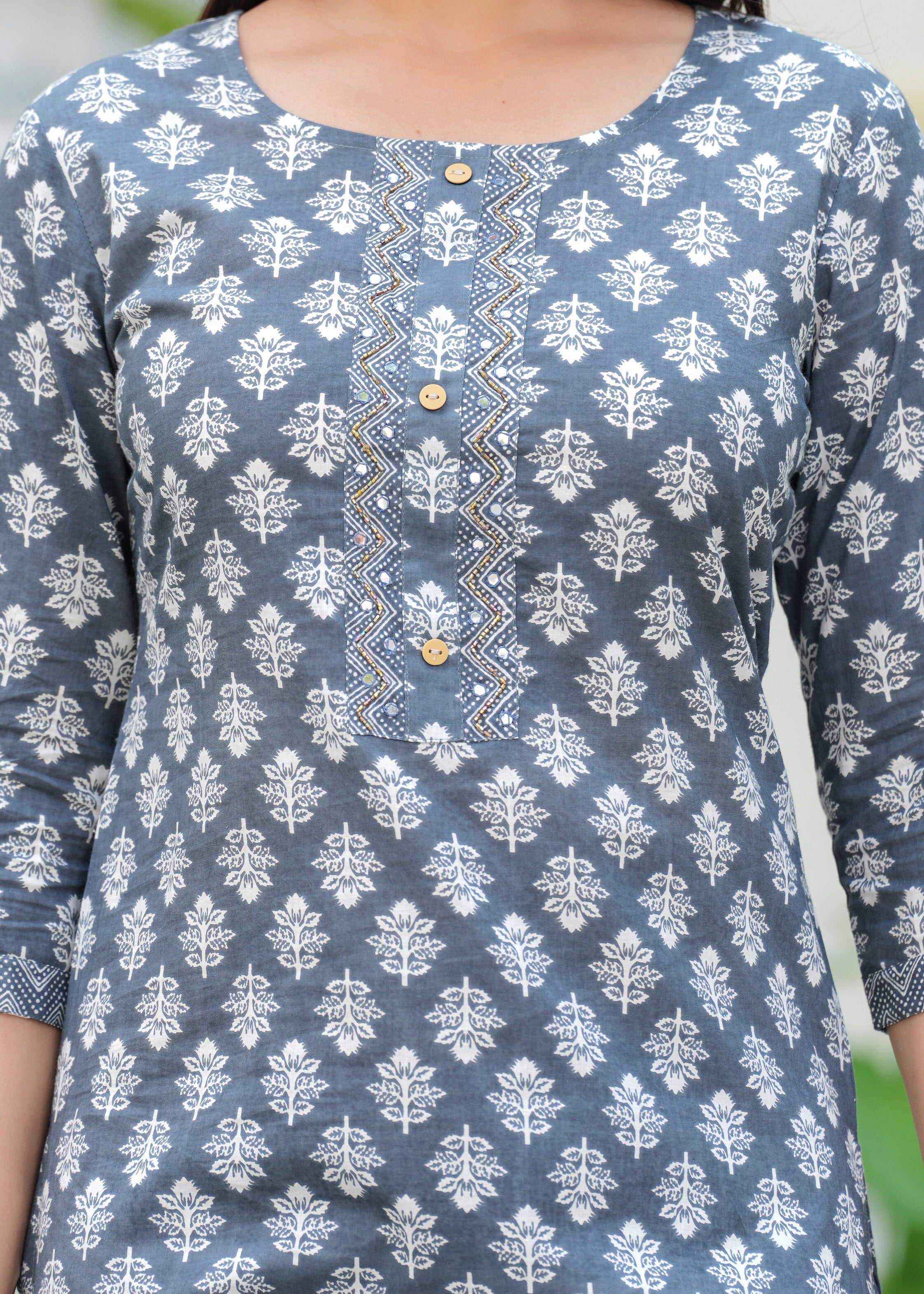 Women Floral Printed Regular Kurta with Trousers & With Dupatta
