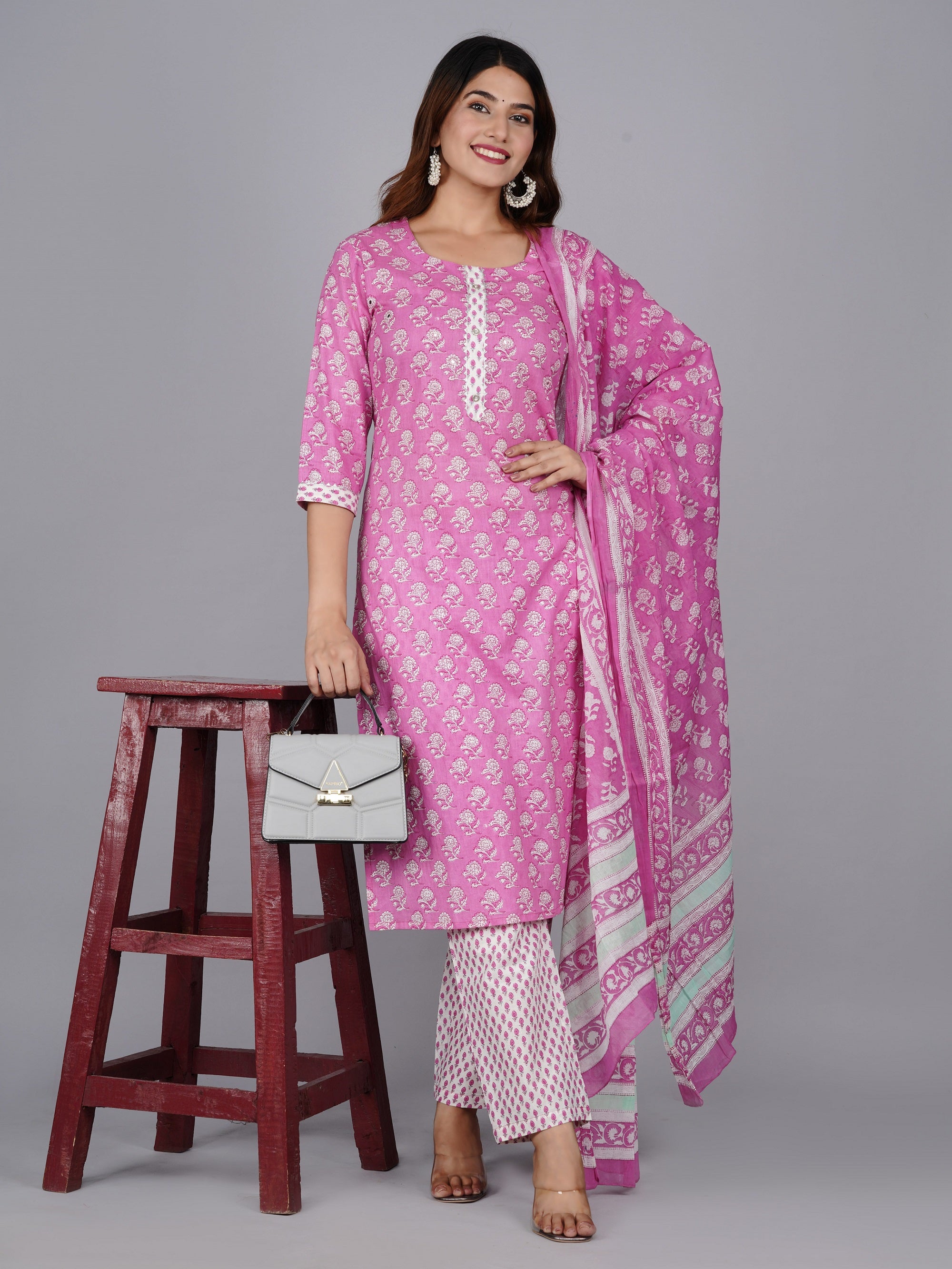 Women Floral Printed Regular Kurta with Trousers & With Dupatta