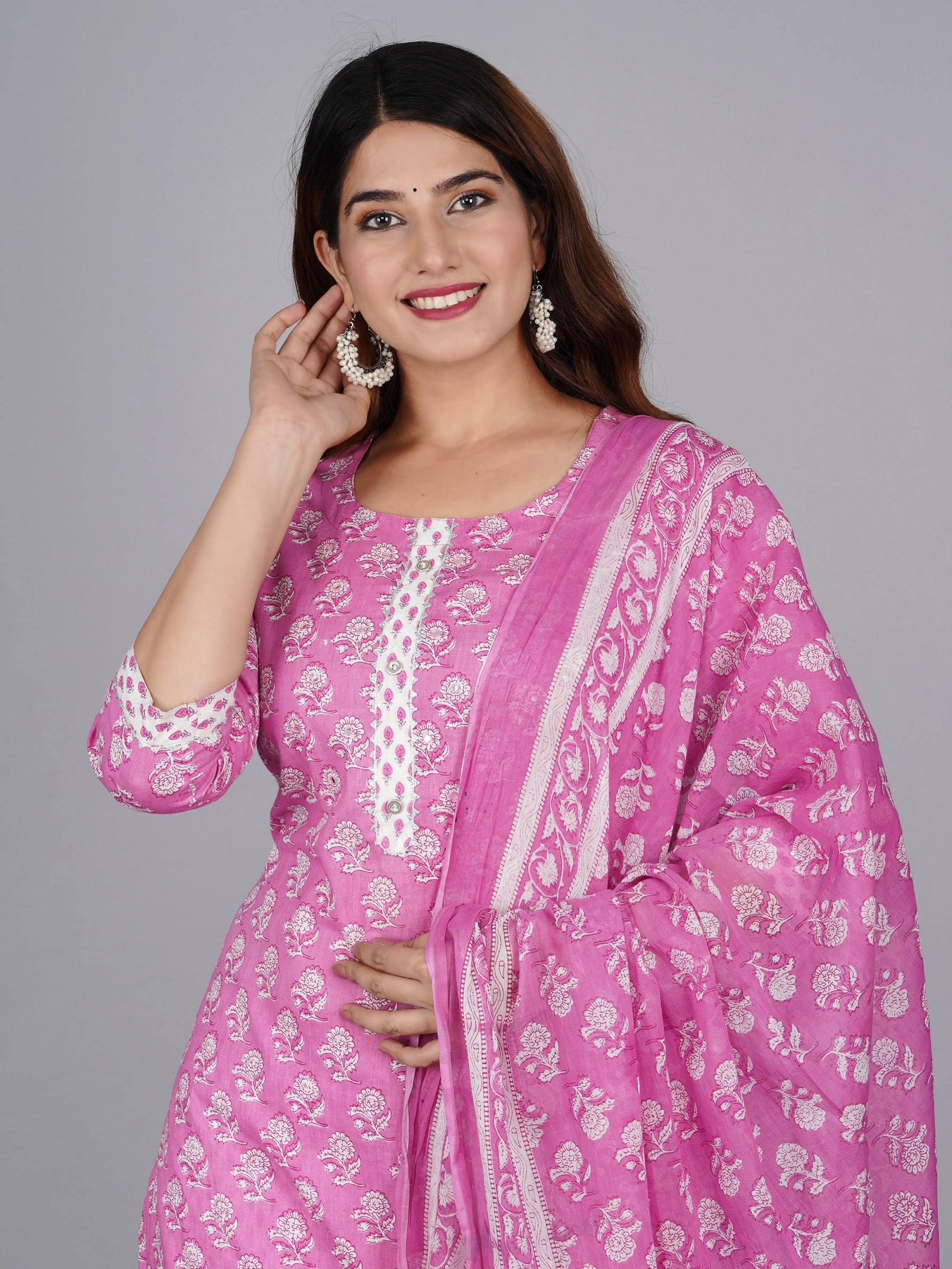 Women Floral Printed Regular Kurta with Trousers & With Dupatta