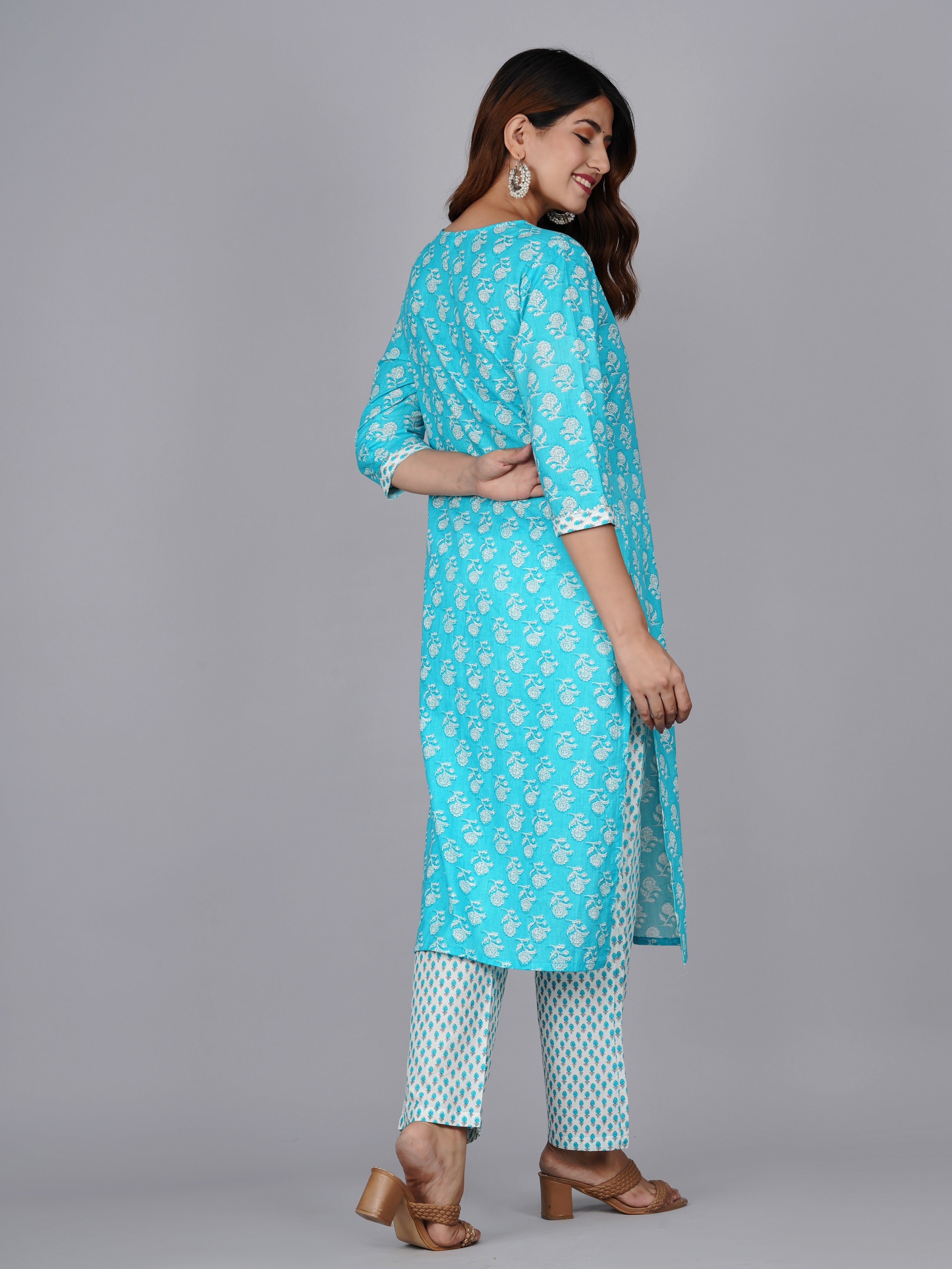 Women Floral Printed Regular Kurta with Trousers & With Dupatta