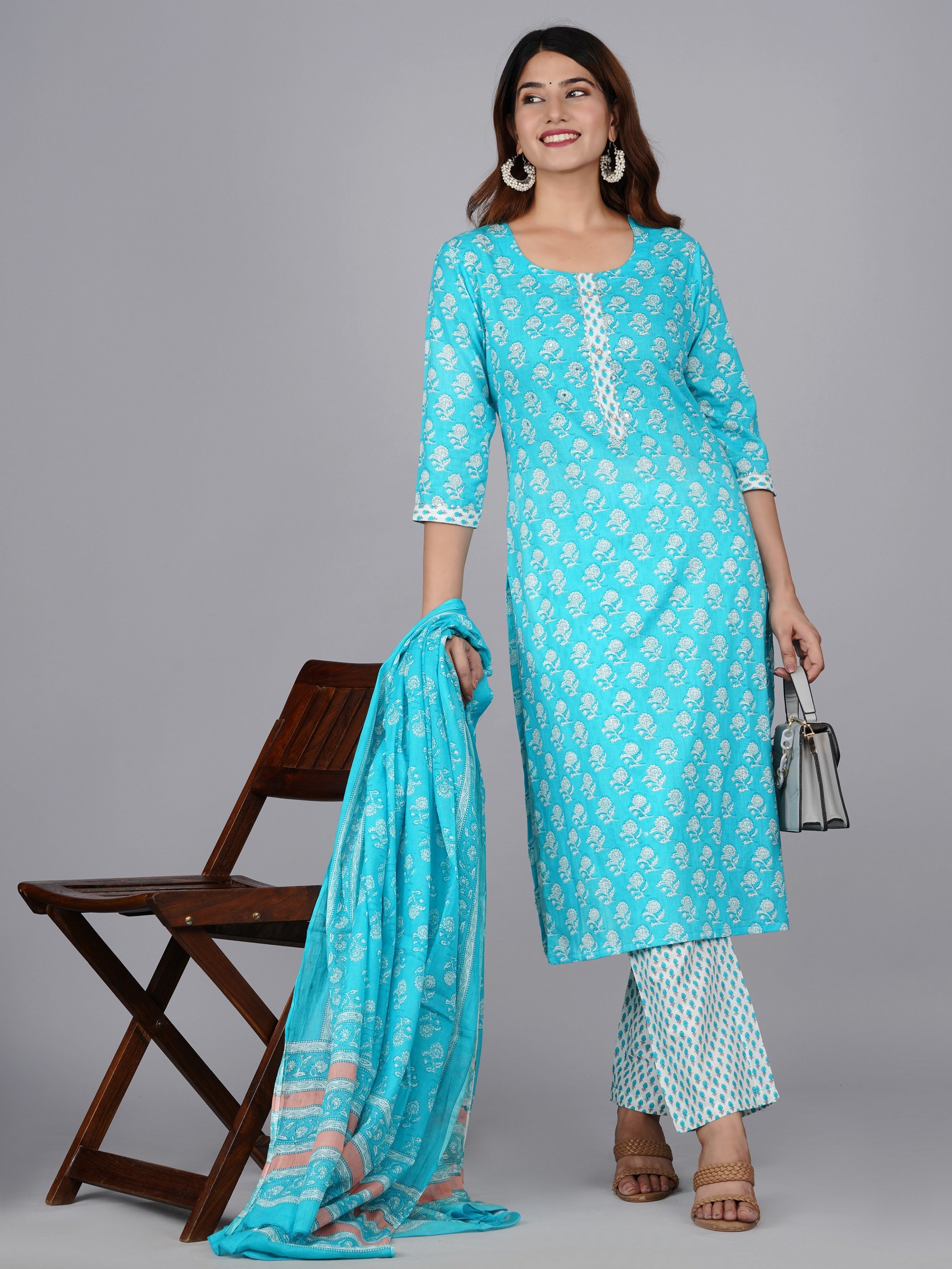 Women Floral Printed Regular Kurta with Trousers & With Dupatta