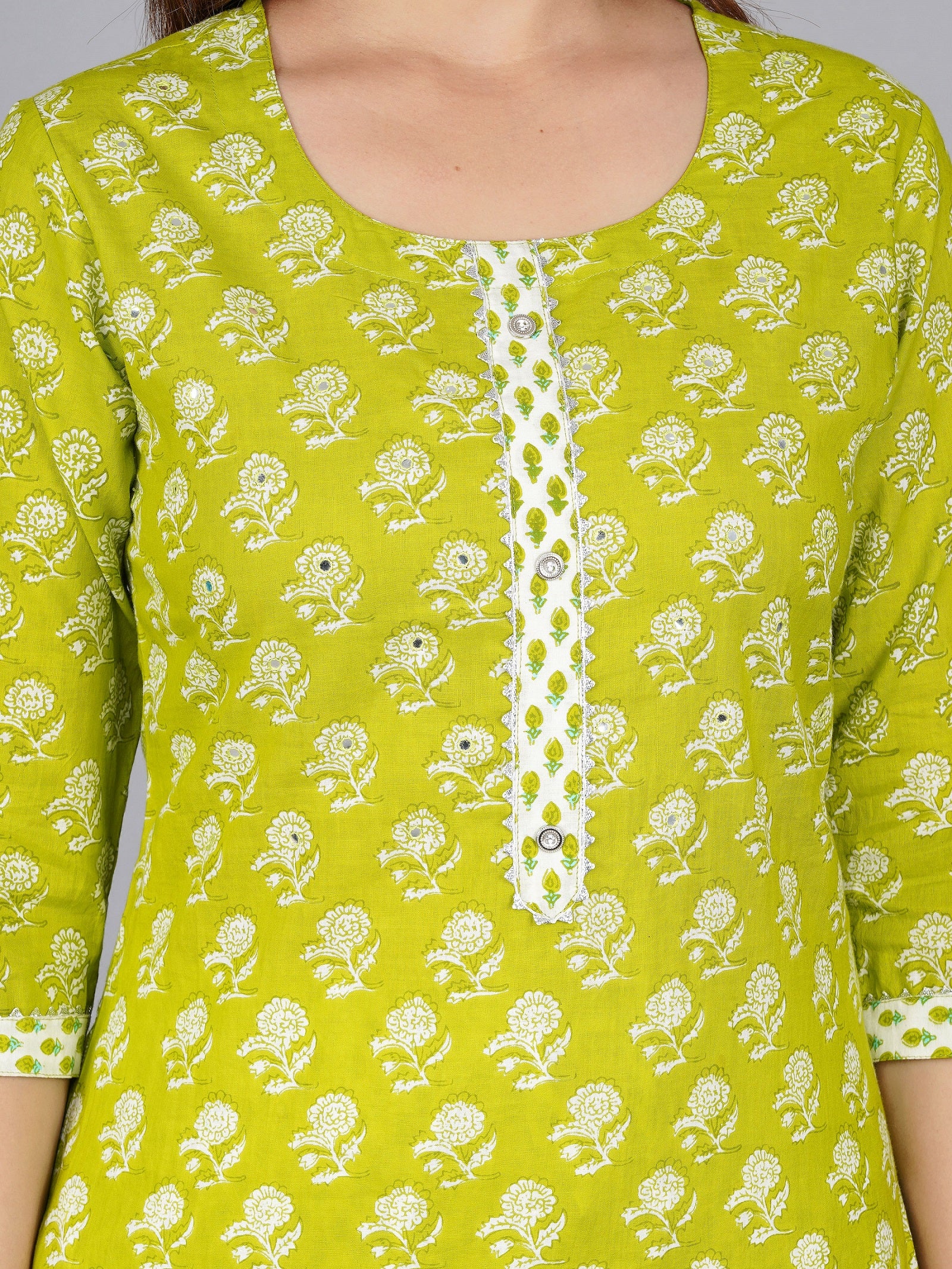 Women Floral Printed Regular Kurta with Trousers & With Dupatta