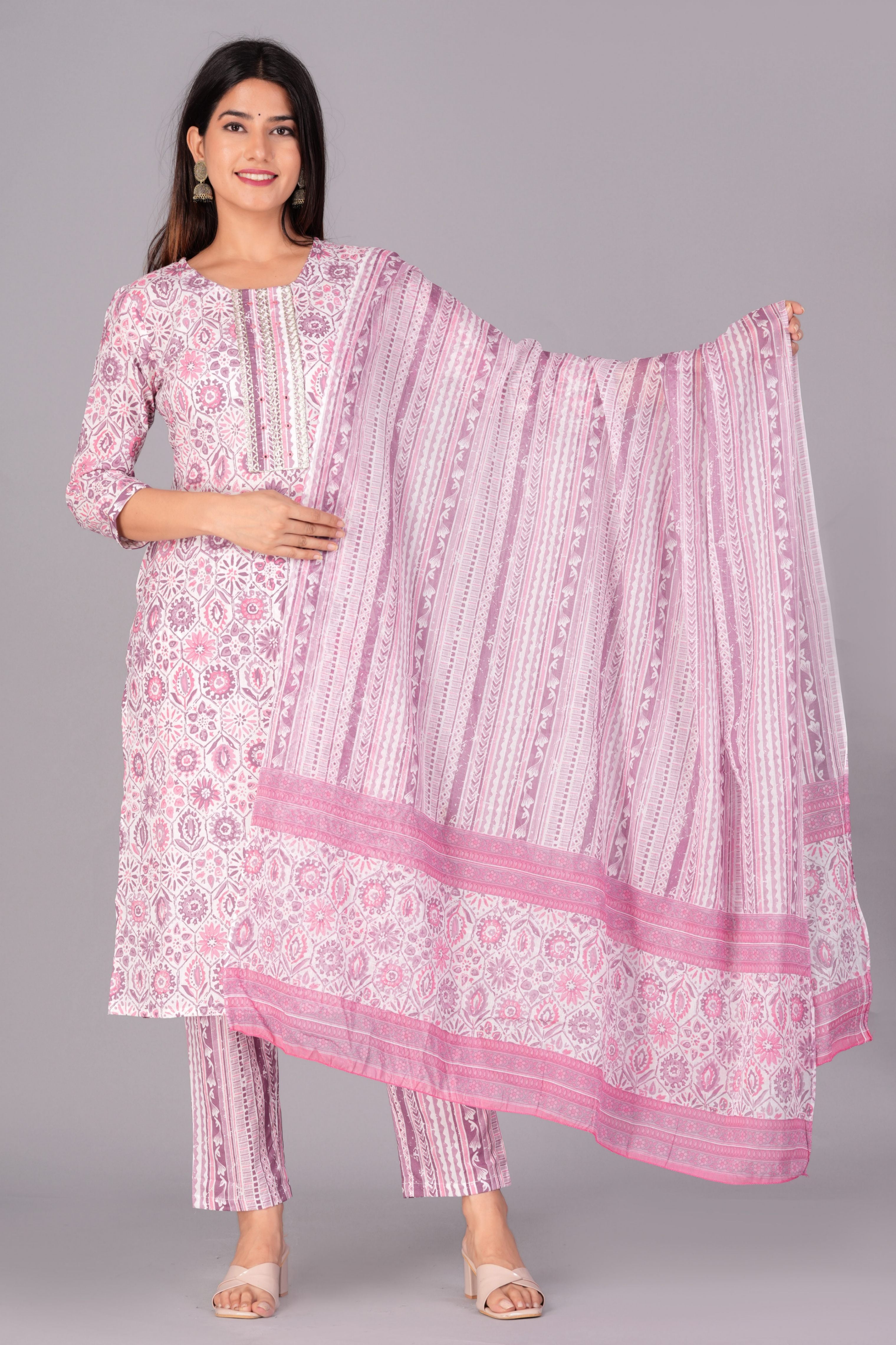 Women Floral Printed Regular Kurta with Trousers & With Dupatta