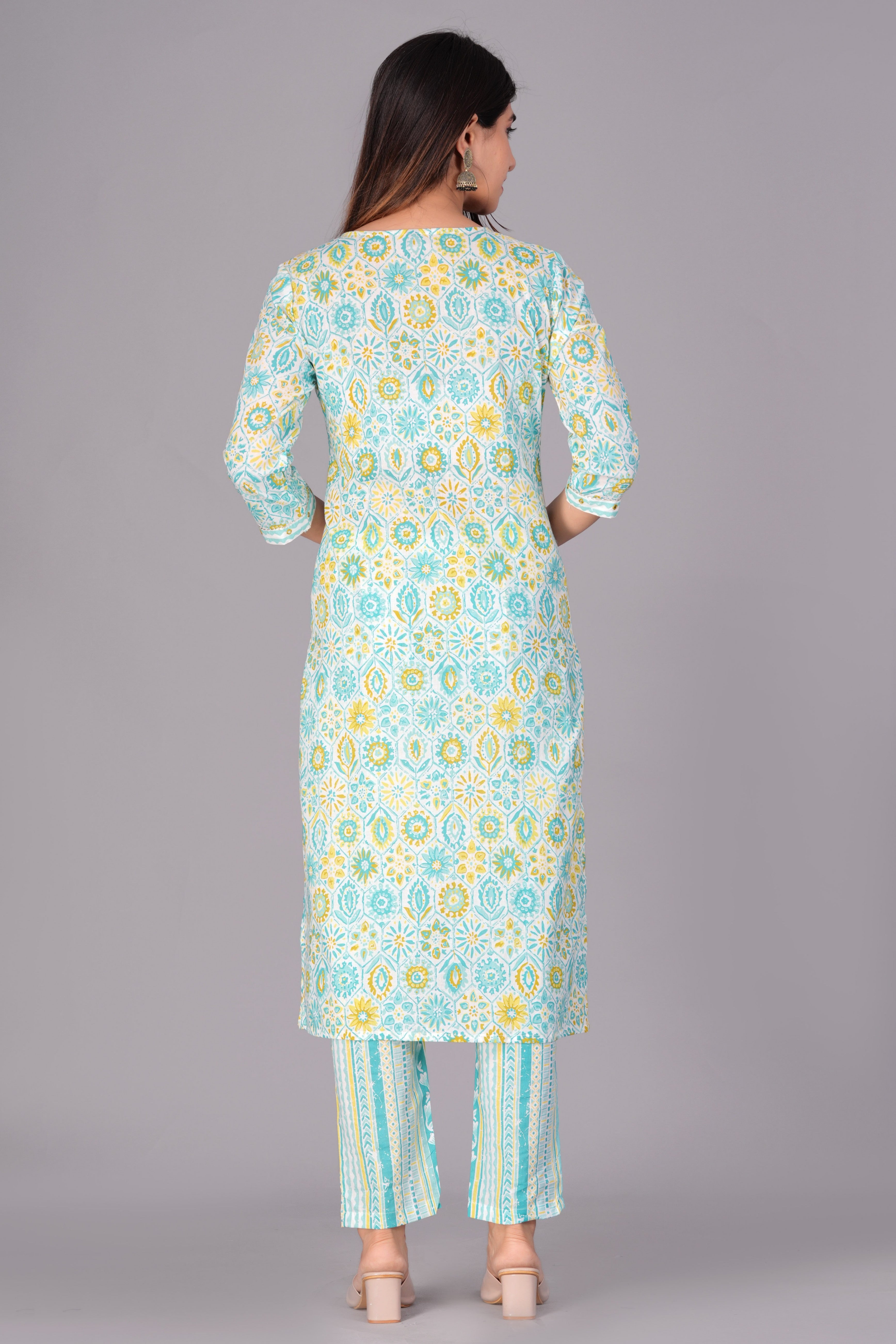 Women Floral Printed Regular Kurta with Trousers & With Dupatta