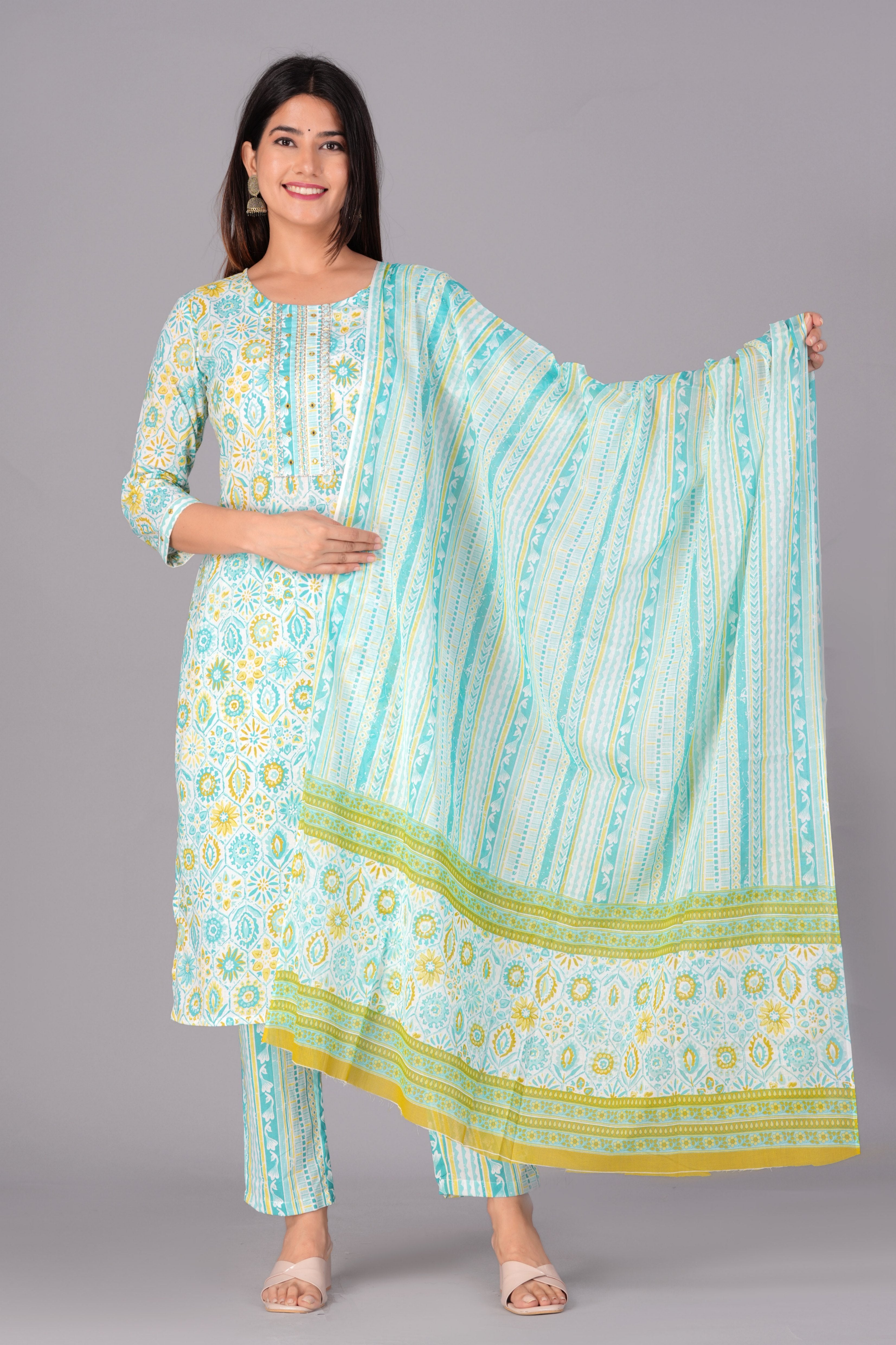 Women Floral Printed Regular Kurta with Trousers & With Dupatta