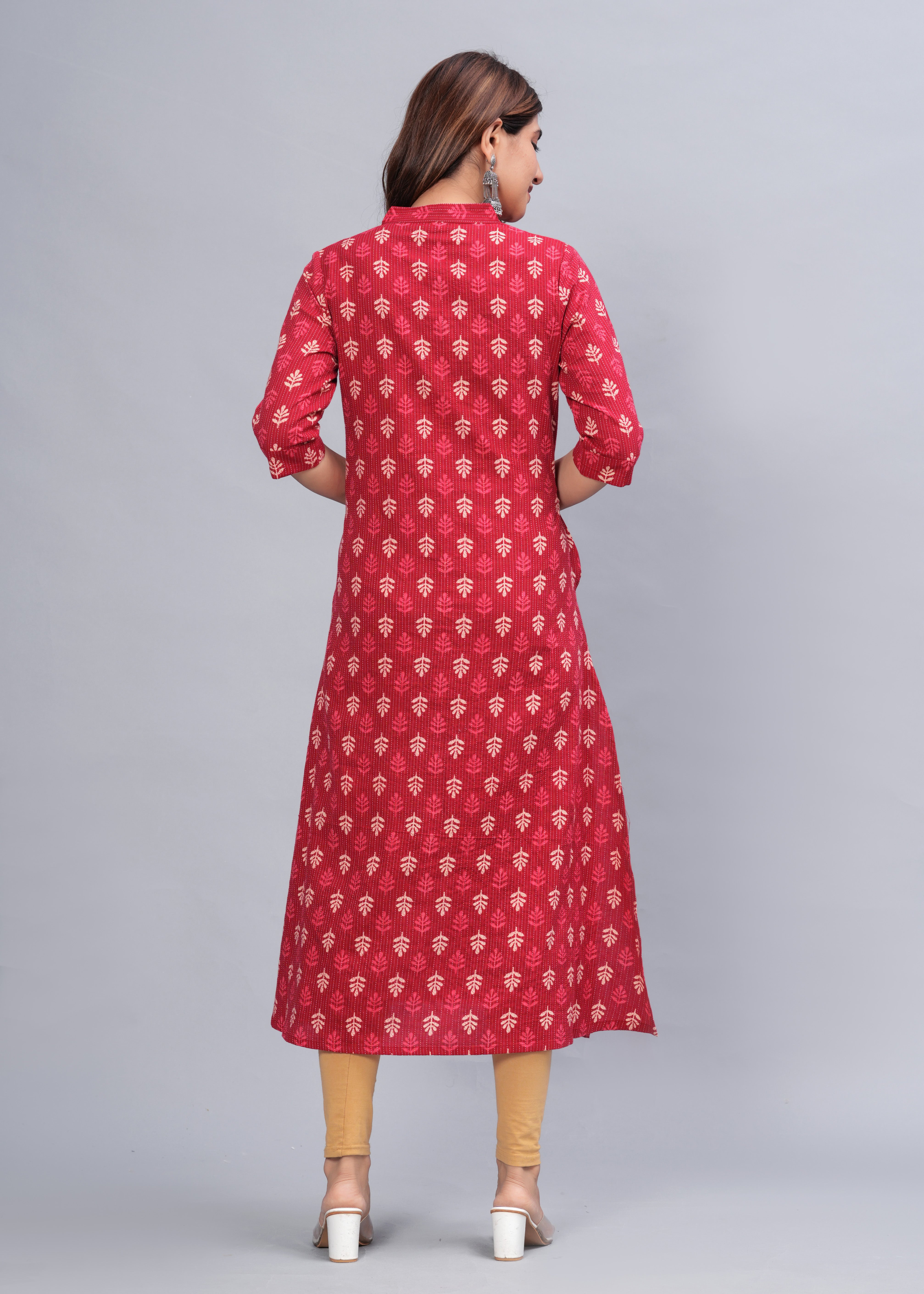 Women Floral Printed Regular Kurta with Trousers