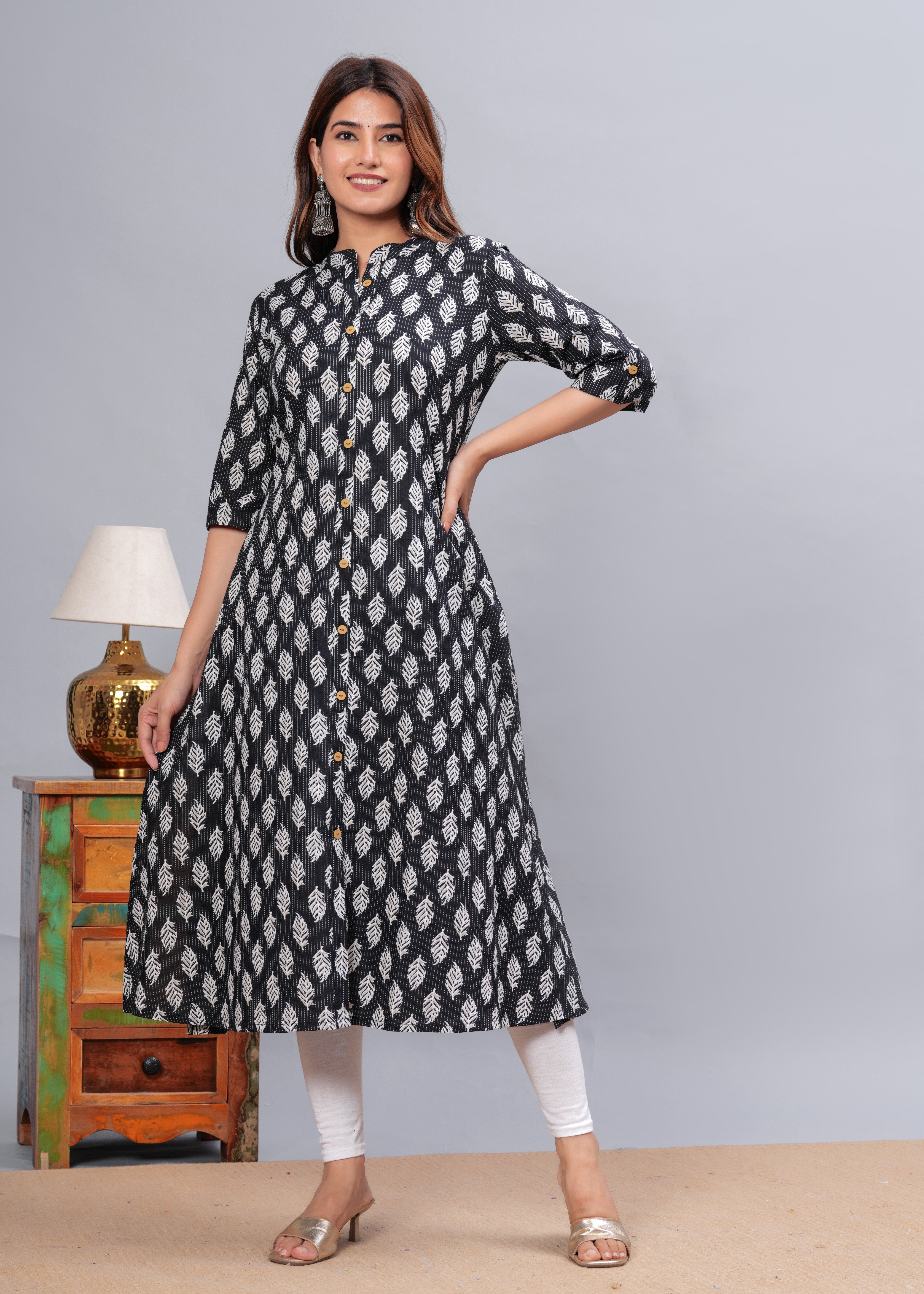 Women Floral Printed Regular Kurta with Trousers