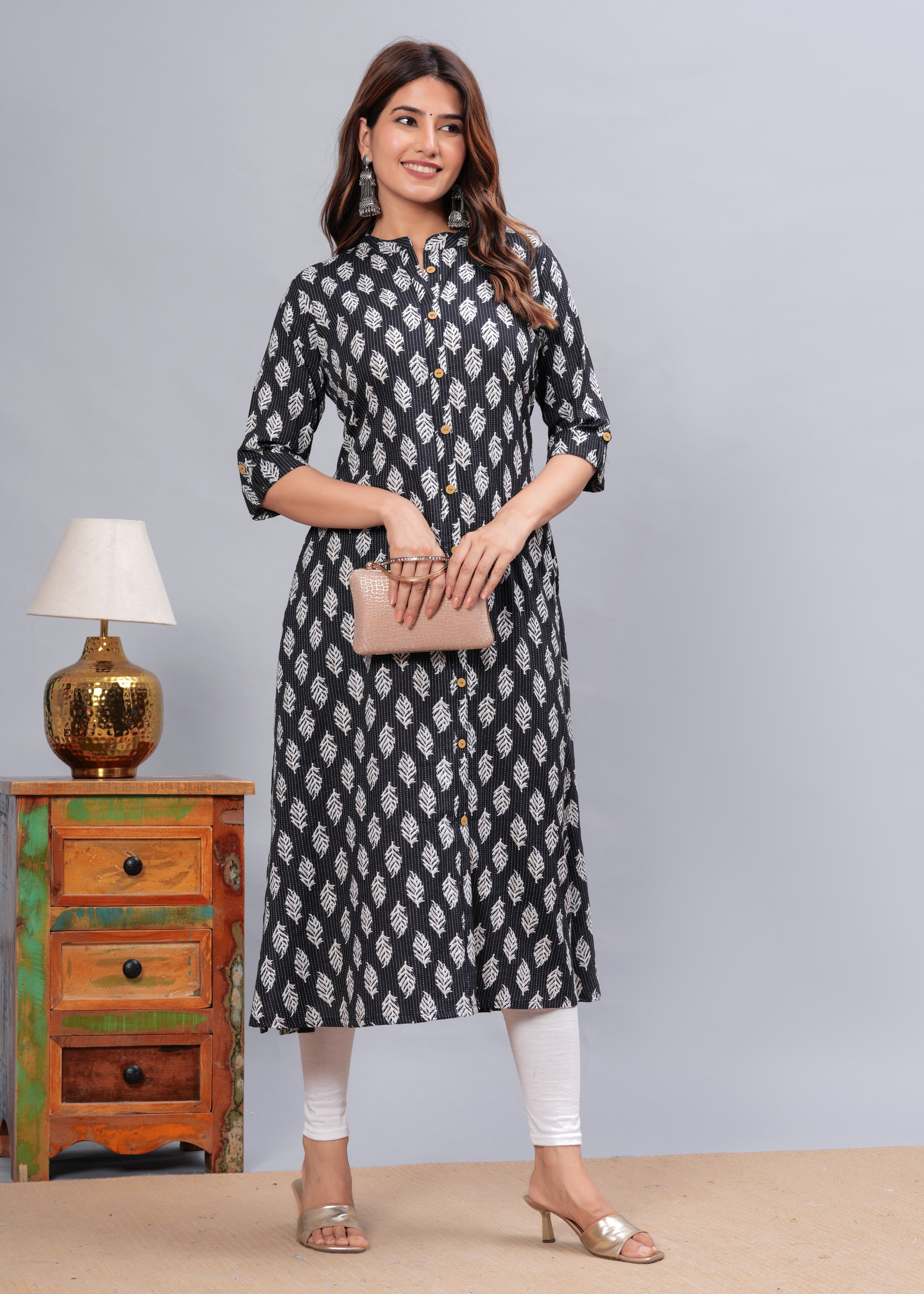 Women Floral Printed Regular Kurta with Trousers