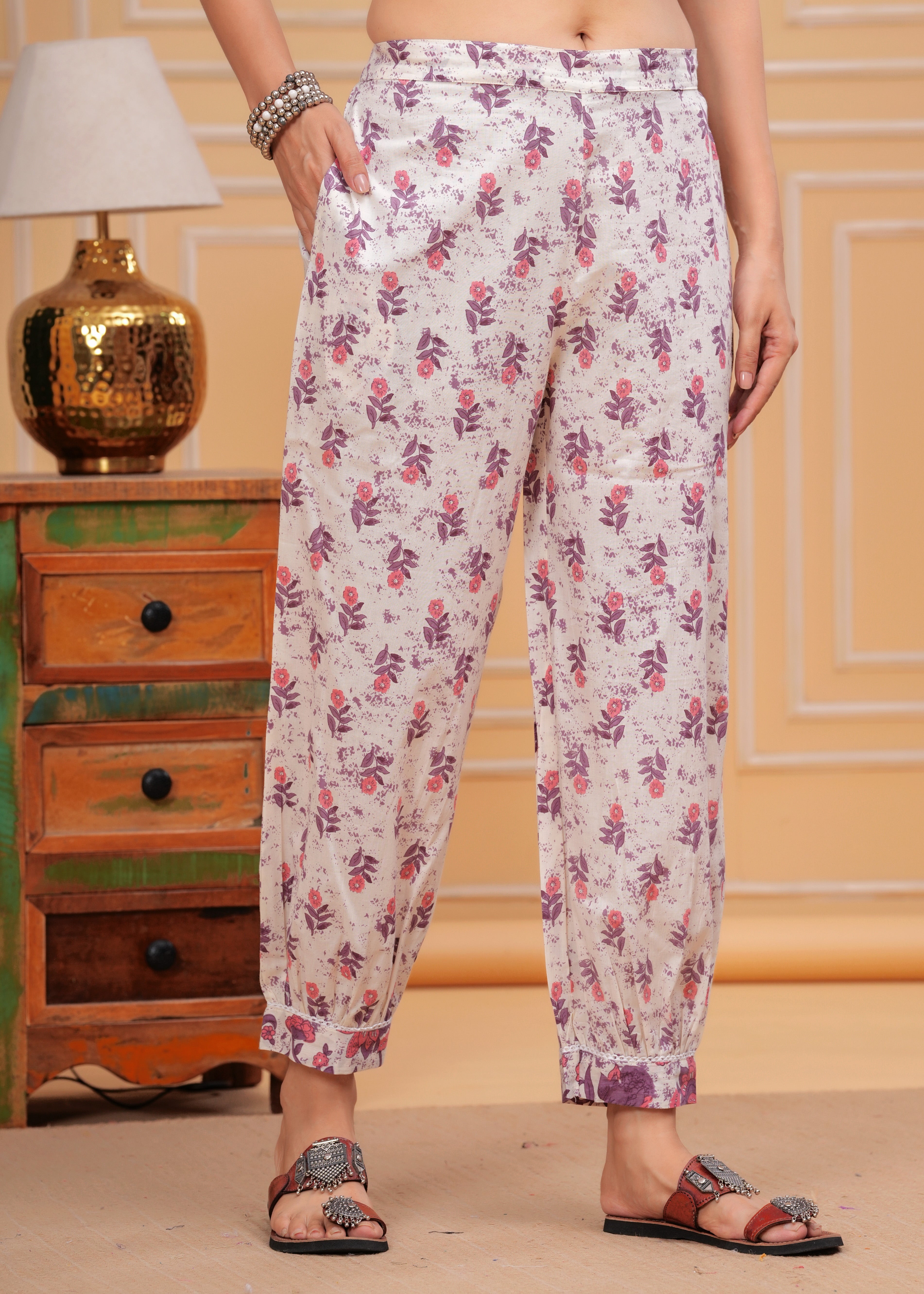 Women Floral Printed Regular Kurta with Trousers & With Dupatta