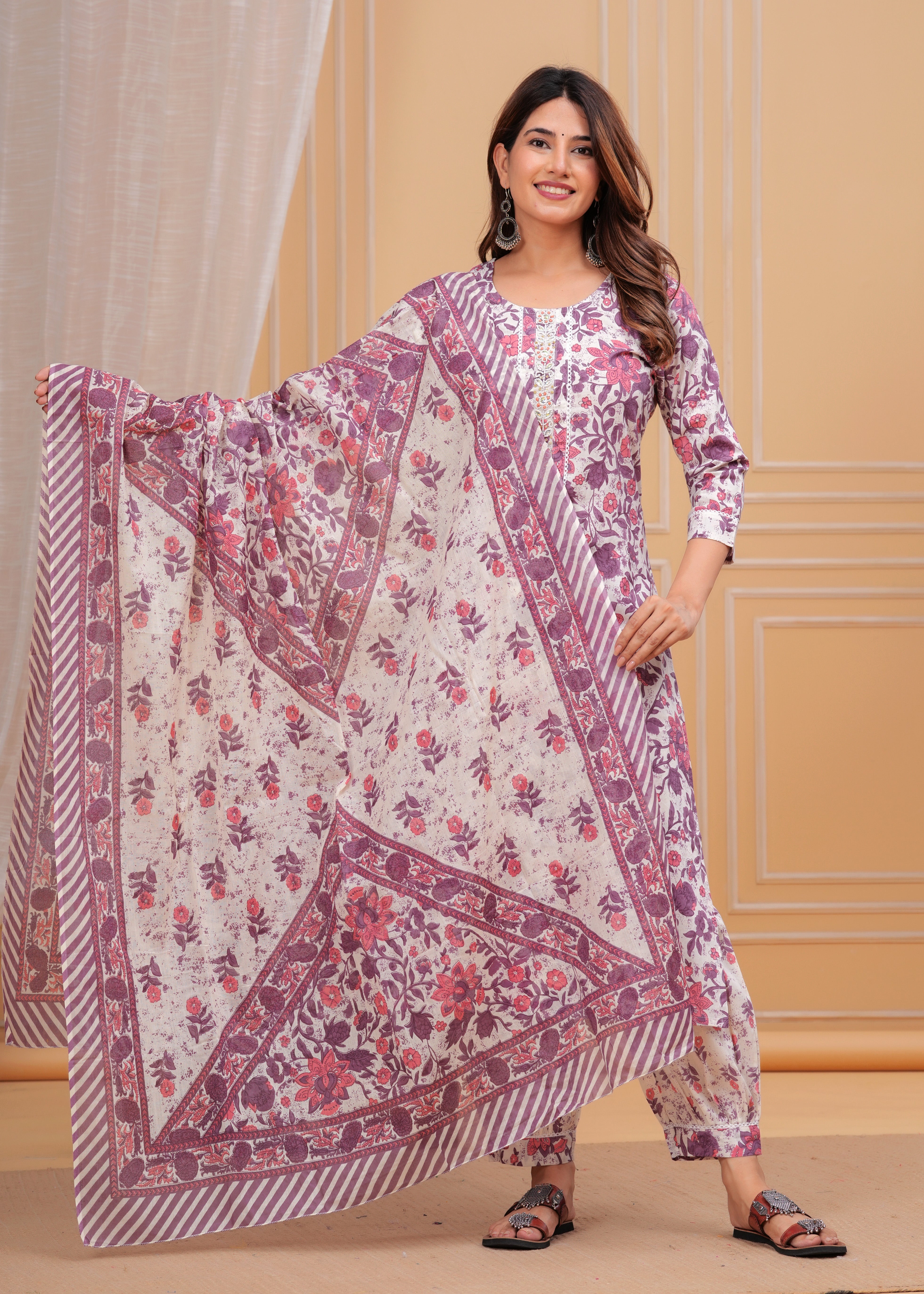 Women Floral Printed Regular Kurta with Trousers & With Dupatta