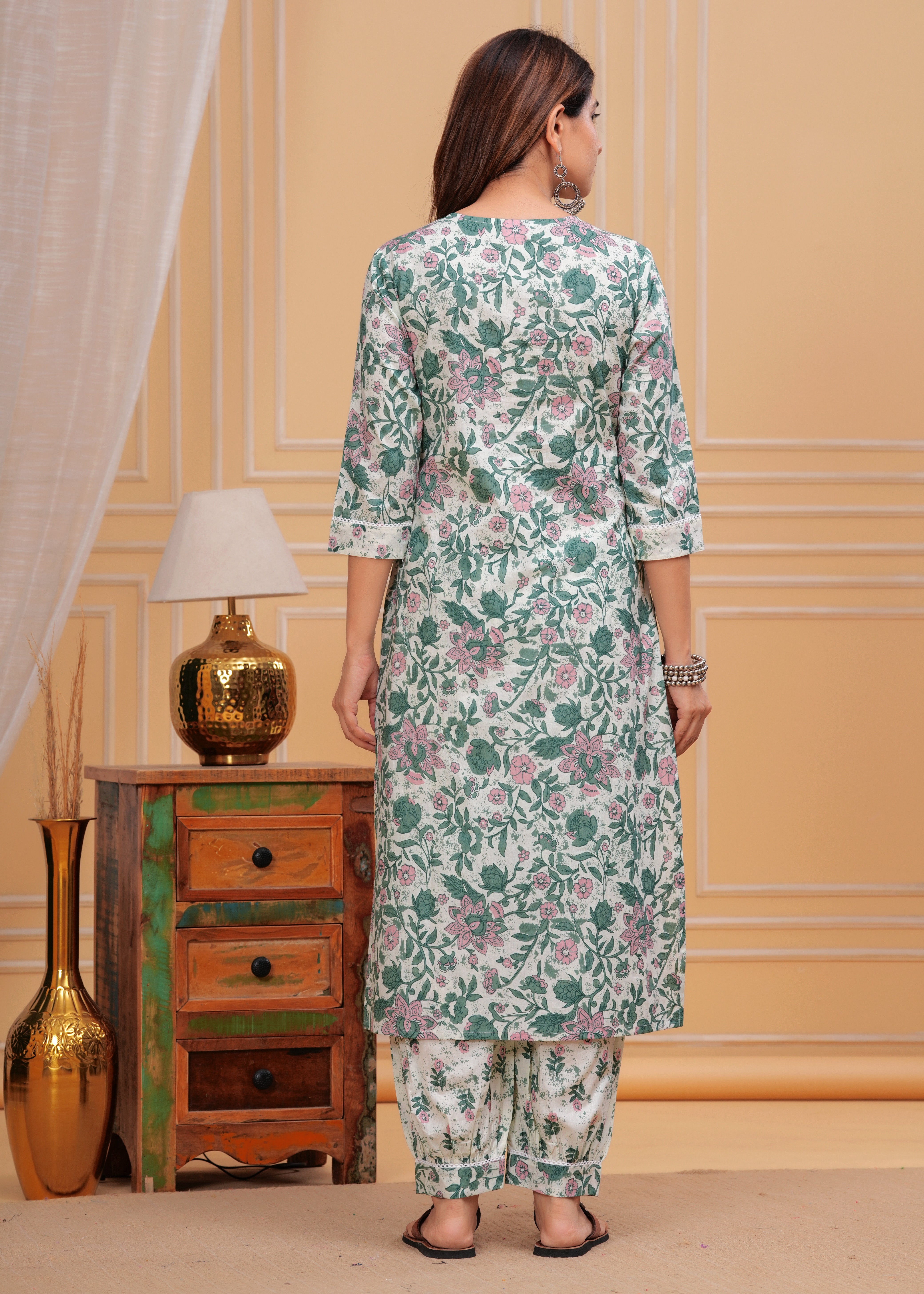 Women Floral Printed Regular Kurta with Trousers & With Dupatta