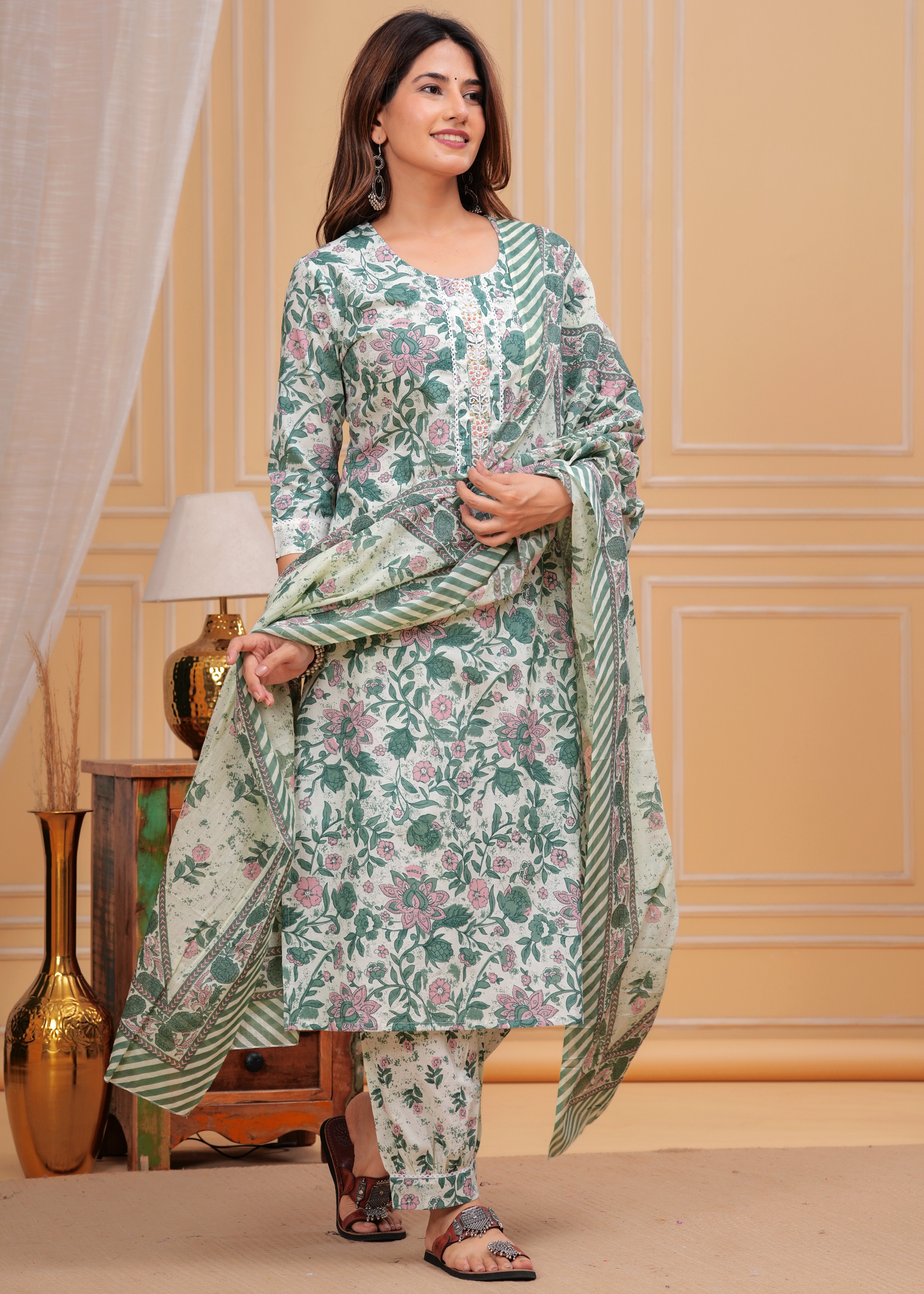 Women Floral Printed Regular Kurta with Trousers & With Dupatta