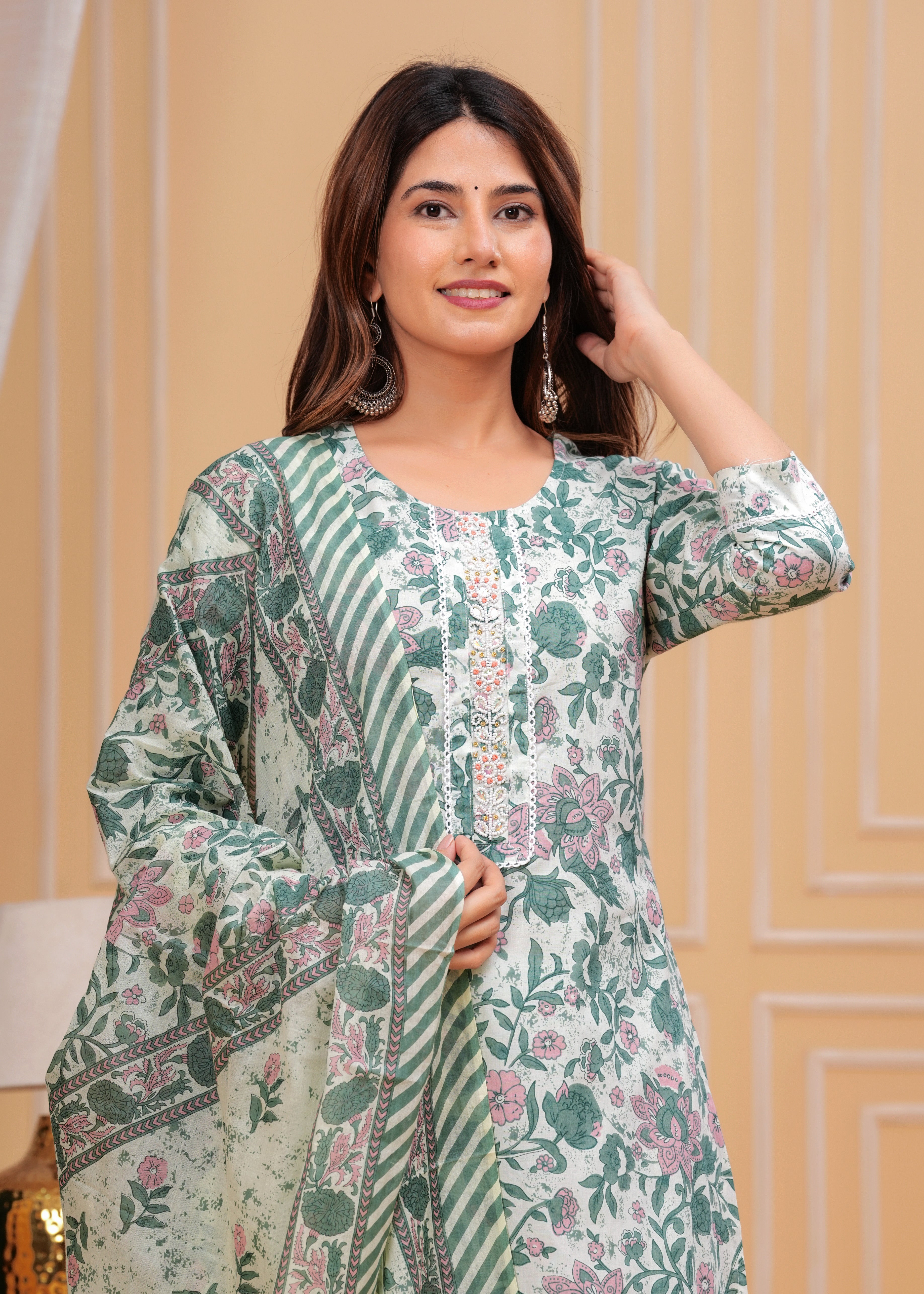 Women Floral Printed Regular Kurta with Trousers & With Dupatta