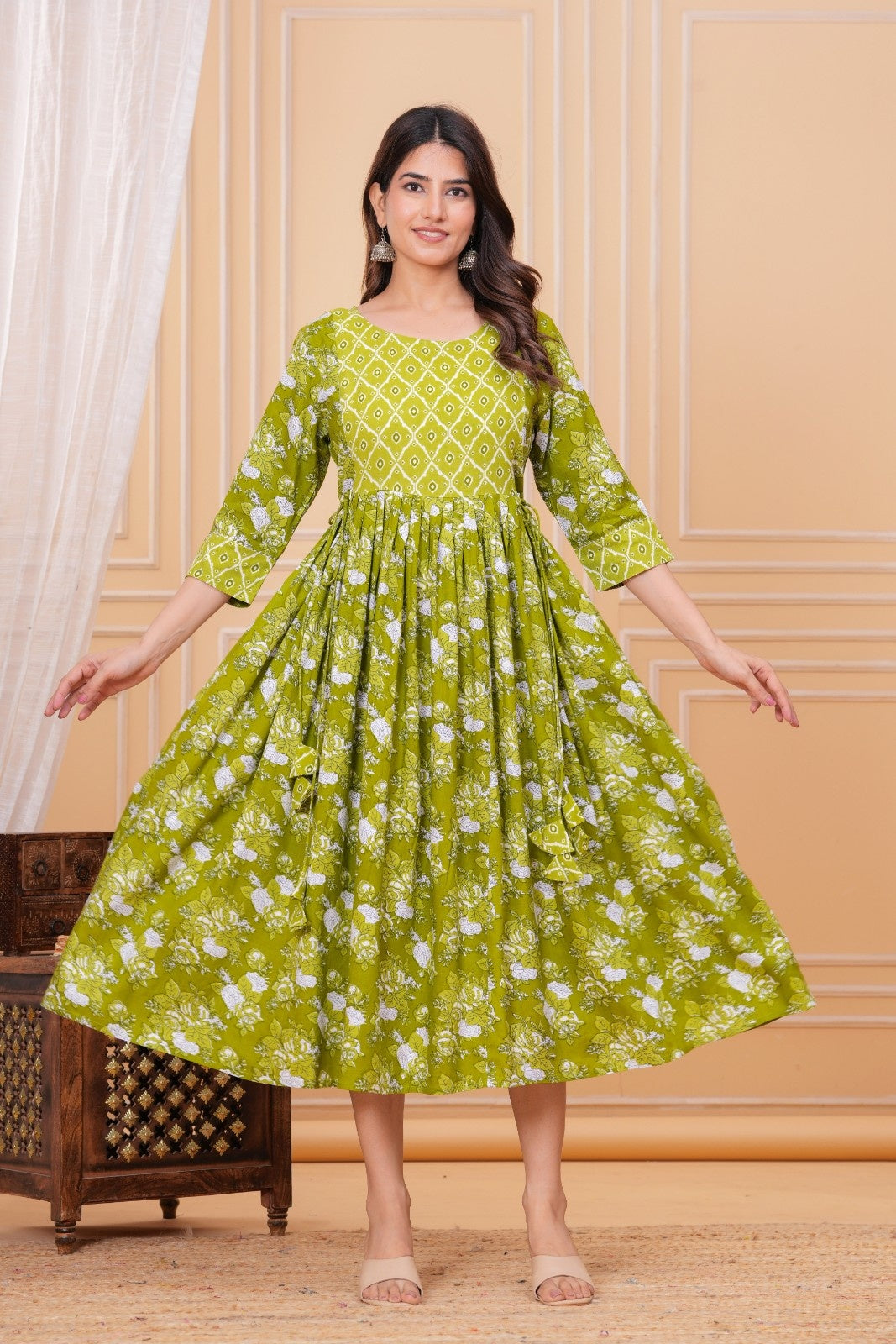Women Floral Printed Regular Kurta with Trousers & With Dupatta