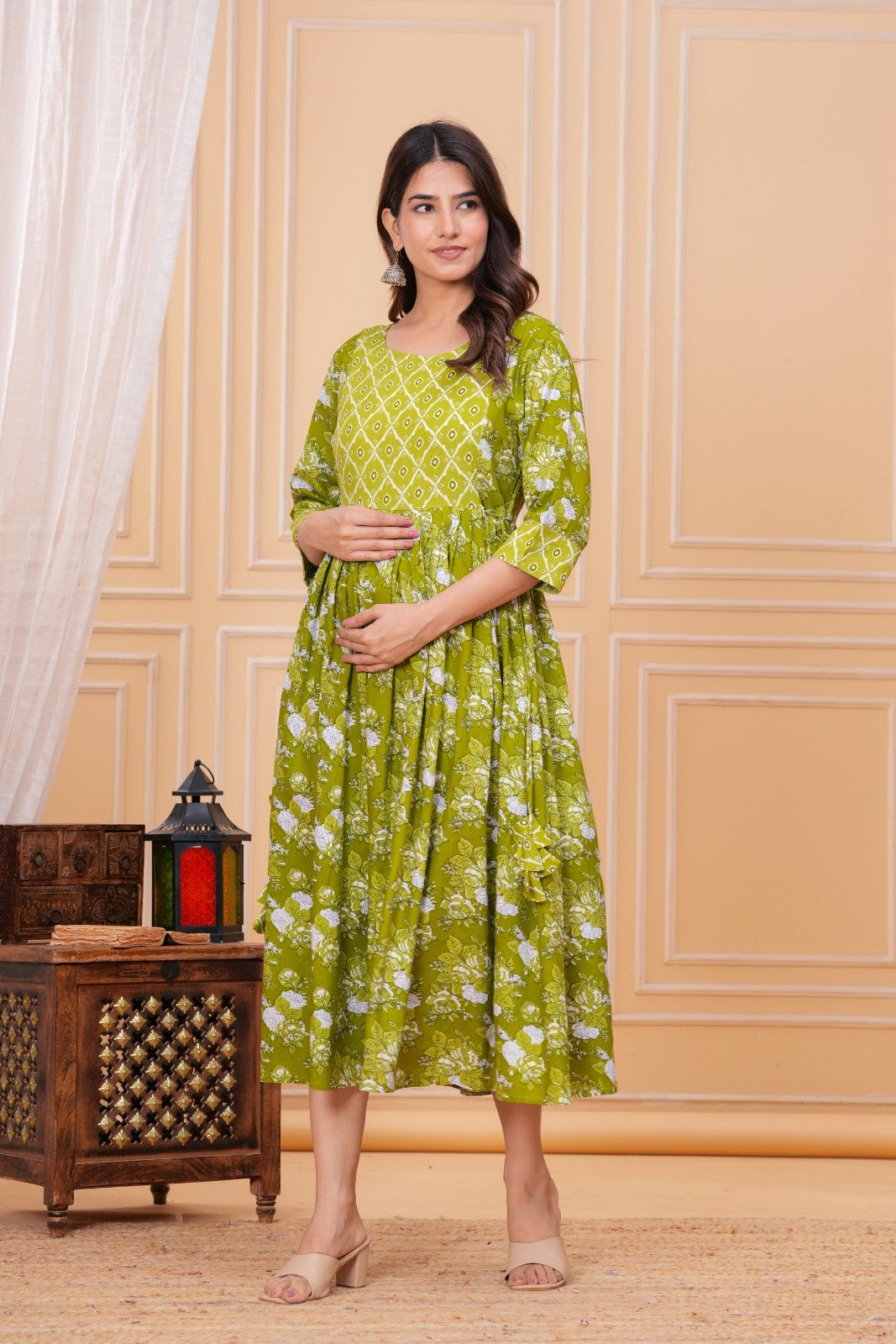 Women Floral Printed Regular Kurta with Trousers & With Dupatta