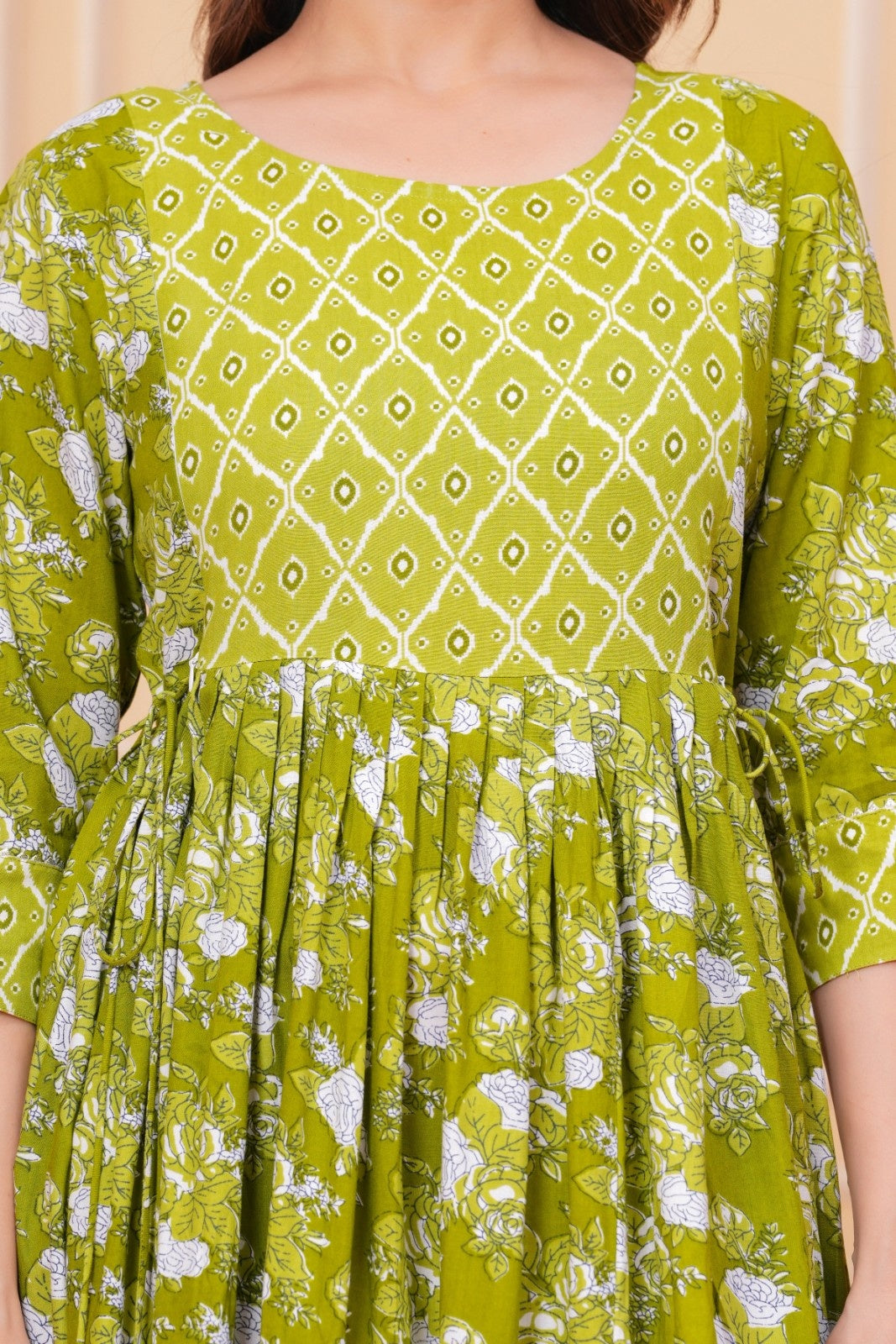Women Floral Printed Regular Kurta with Trousers & With Dupatta