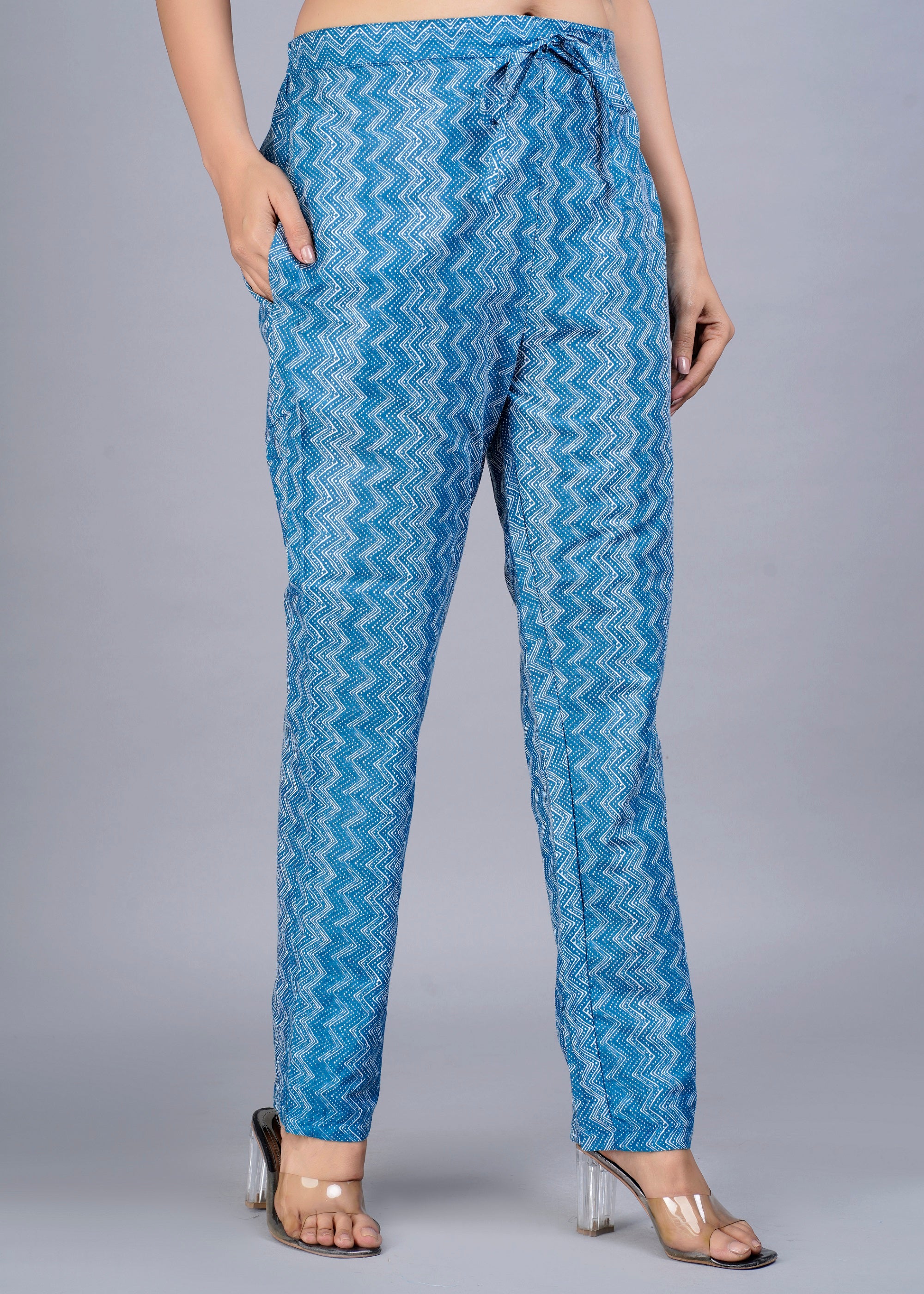 Women Floral Printed Regular Kurta with Trousers & With Dupatta