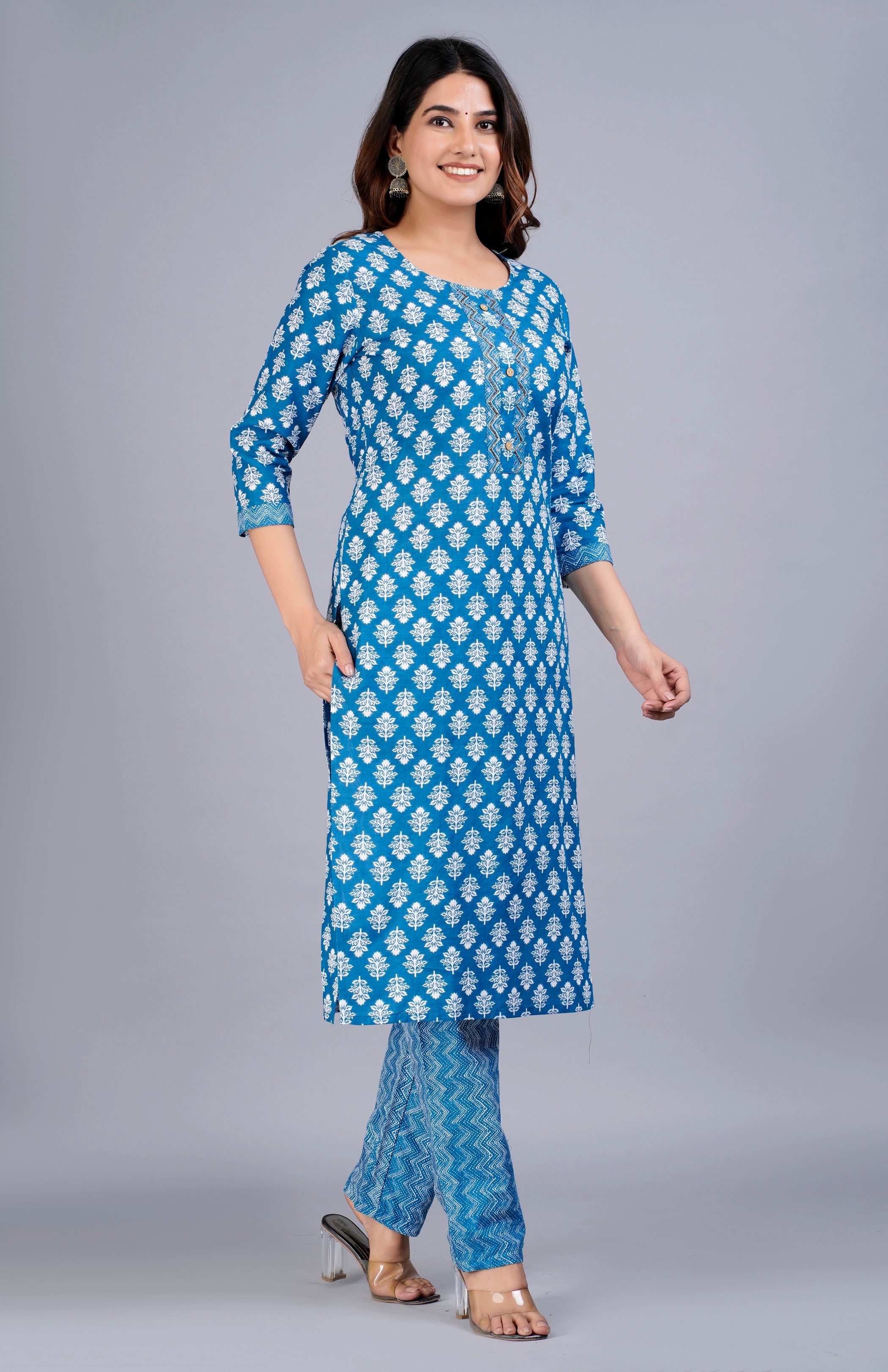 Women Floral Printed Regular Kurta with Trousers & With Dupatta