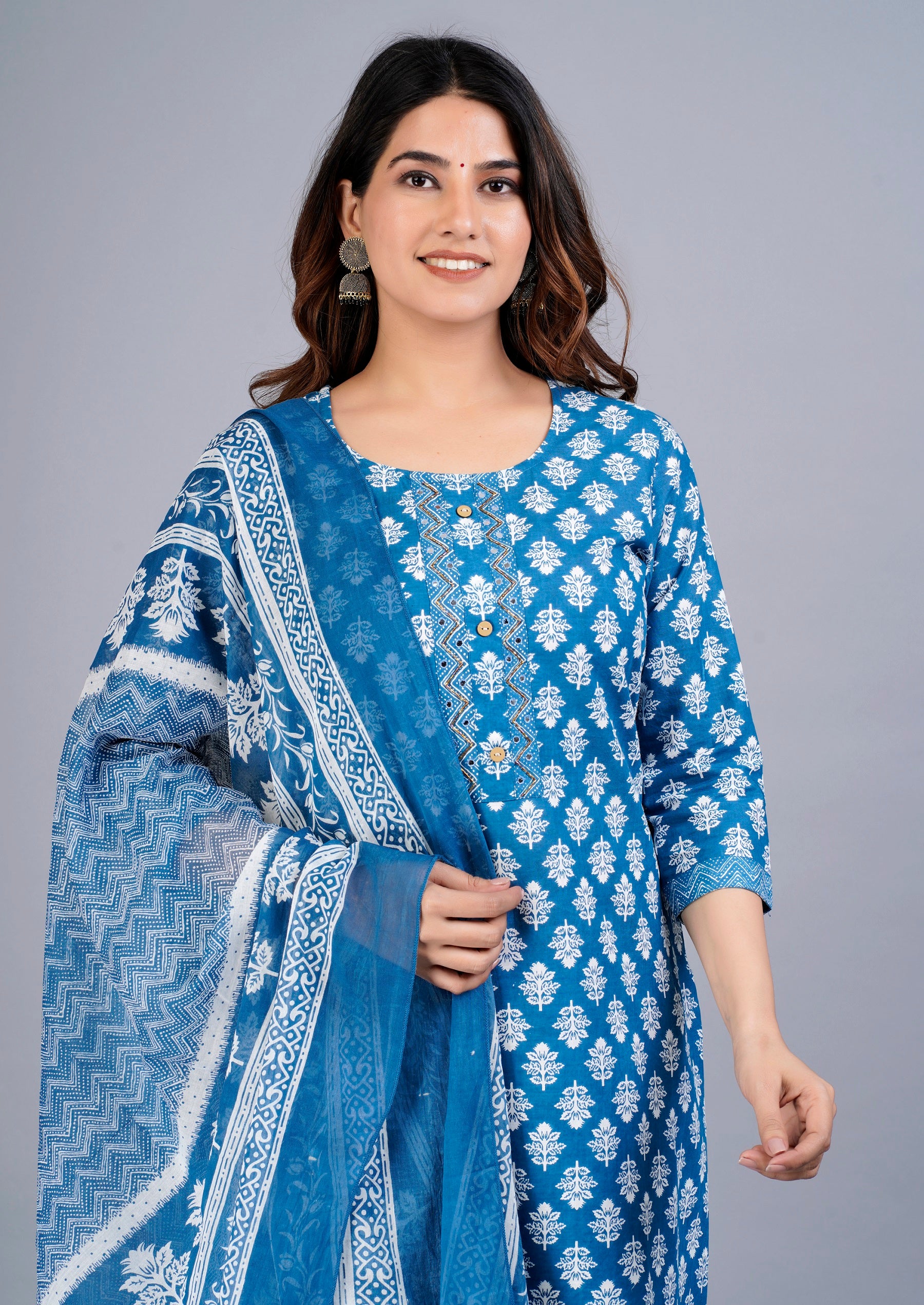 Women Floral Printed Regular Kurta with Trousers & With Dupatta