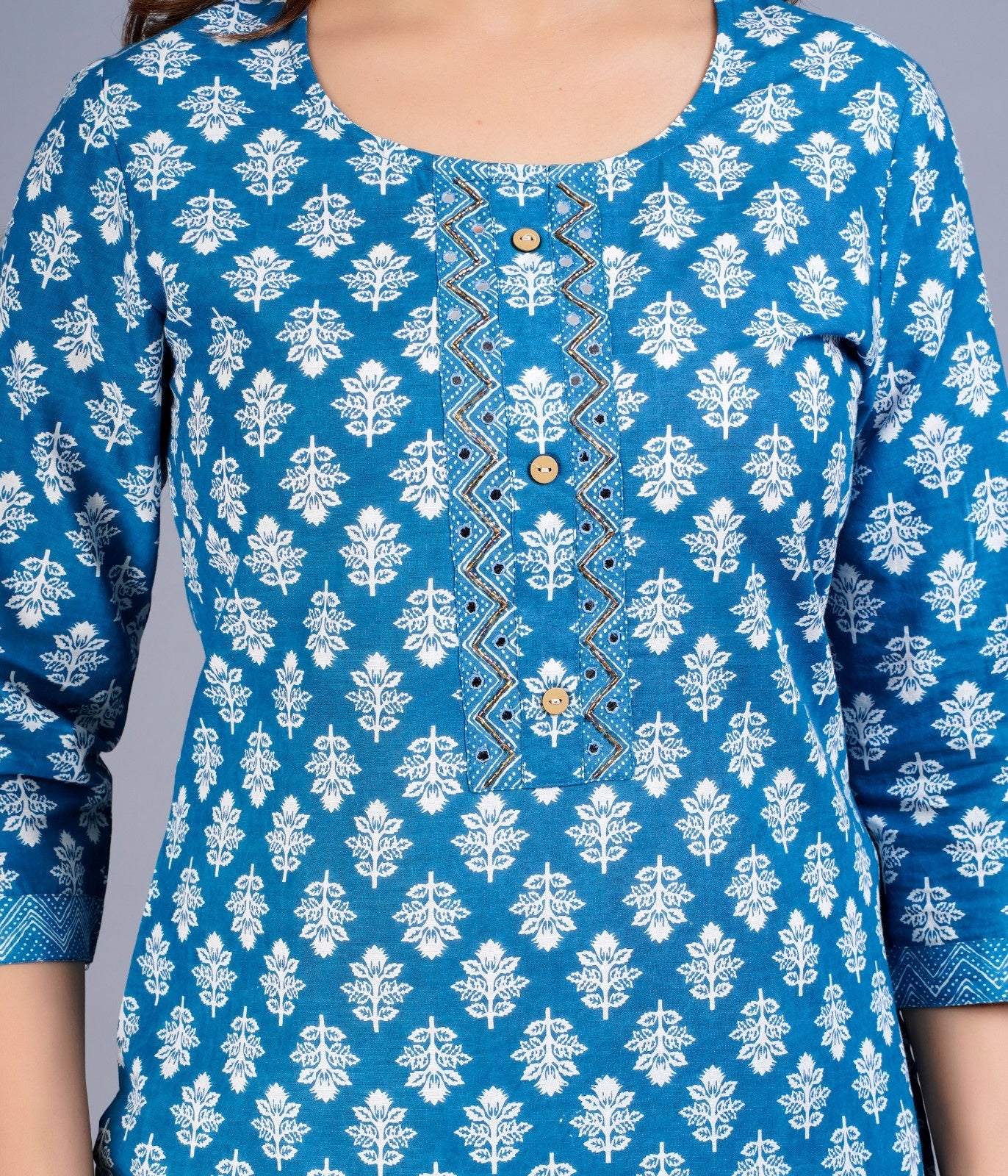Women Floral Printed Regular Kurta with Trousers & With Dupatta