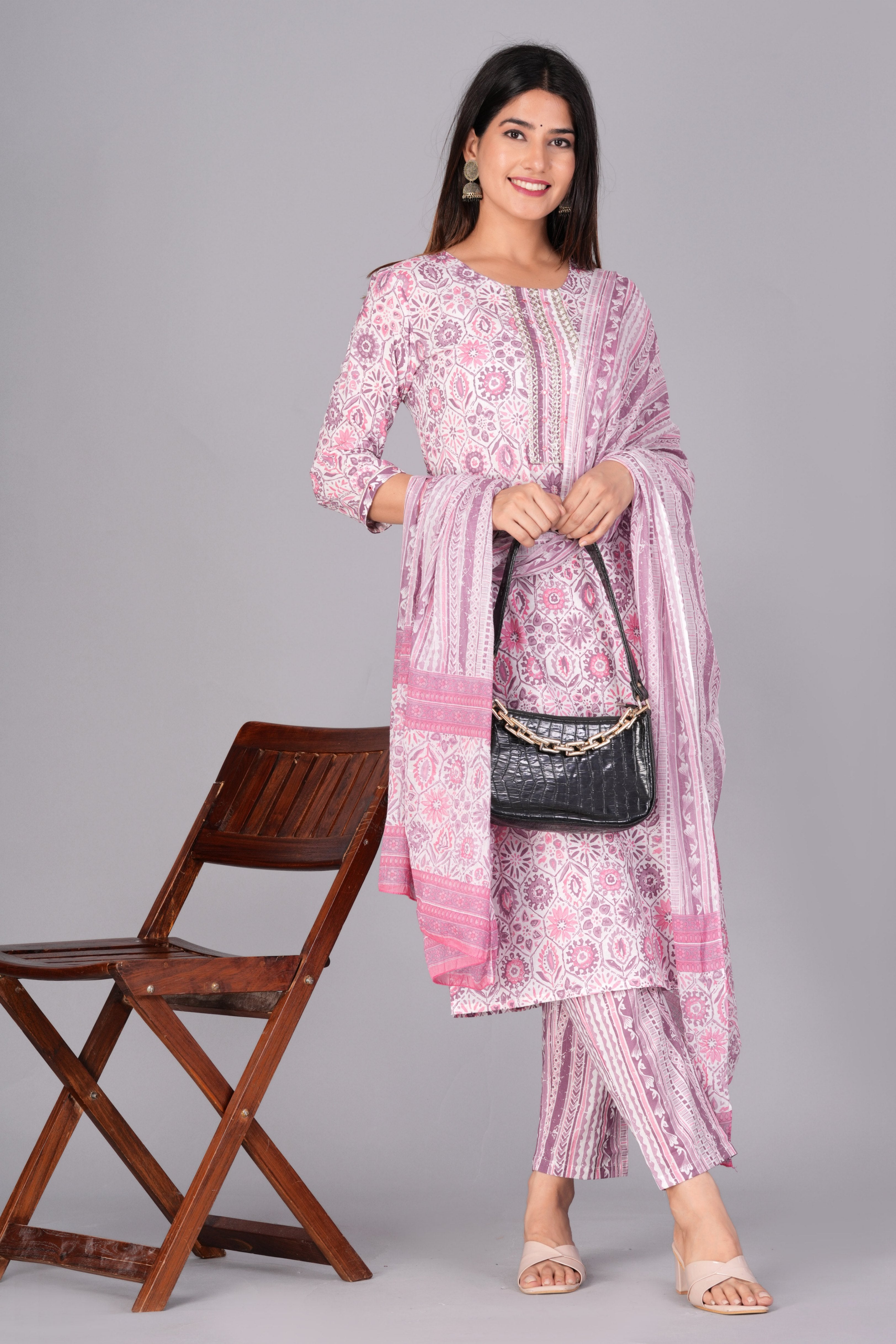 Women Floral Printed Regular Kurta with Trousers & With Dupatta