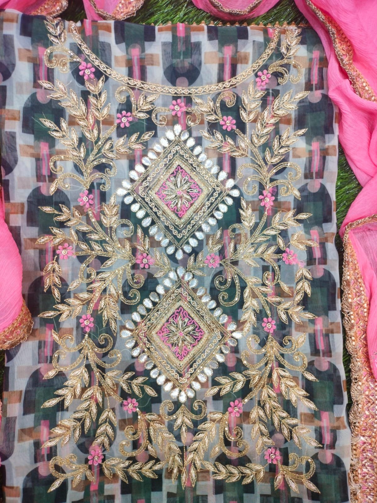 Texture grek suit