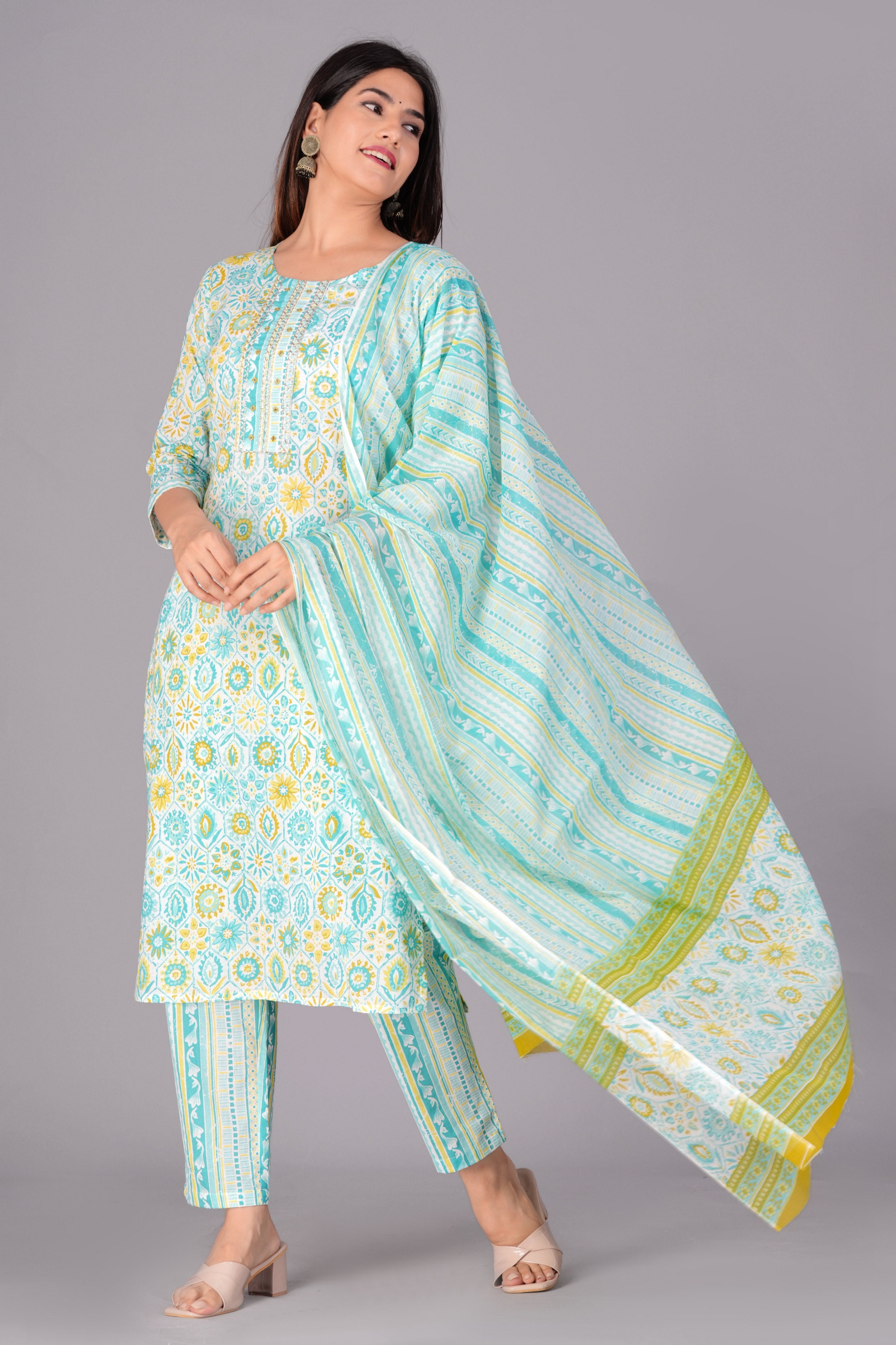 Women Floral Printed Regular Kurta with Trousers & With Dupatta