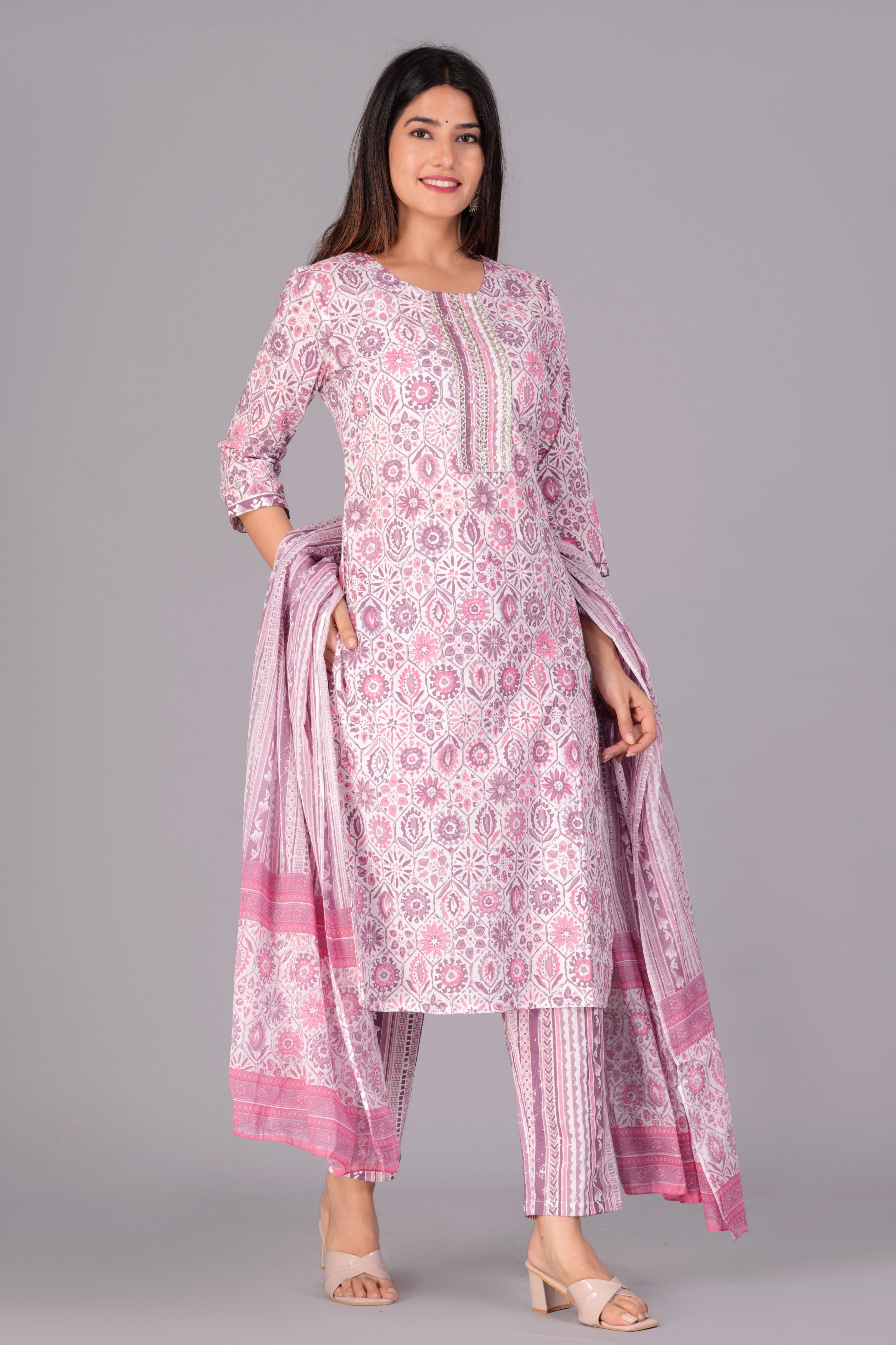 Women Floral Printed Regular Kurta with Trousers & With Dupatta