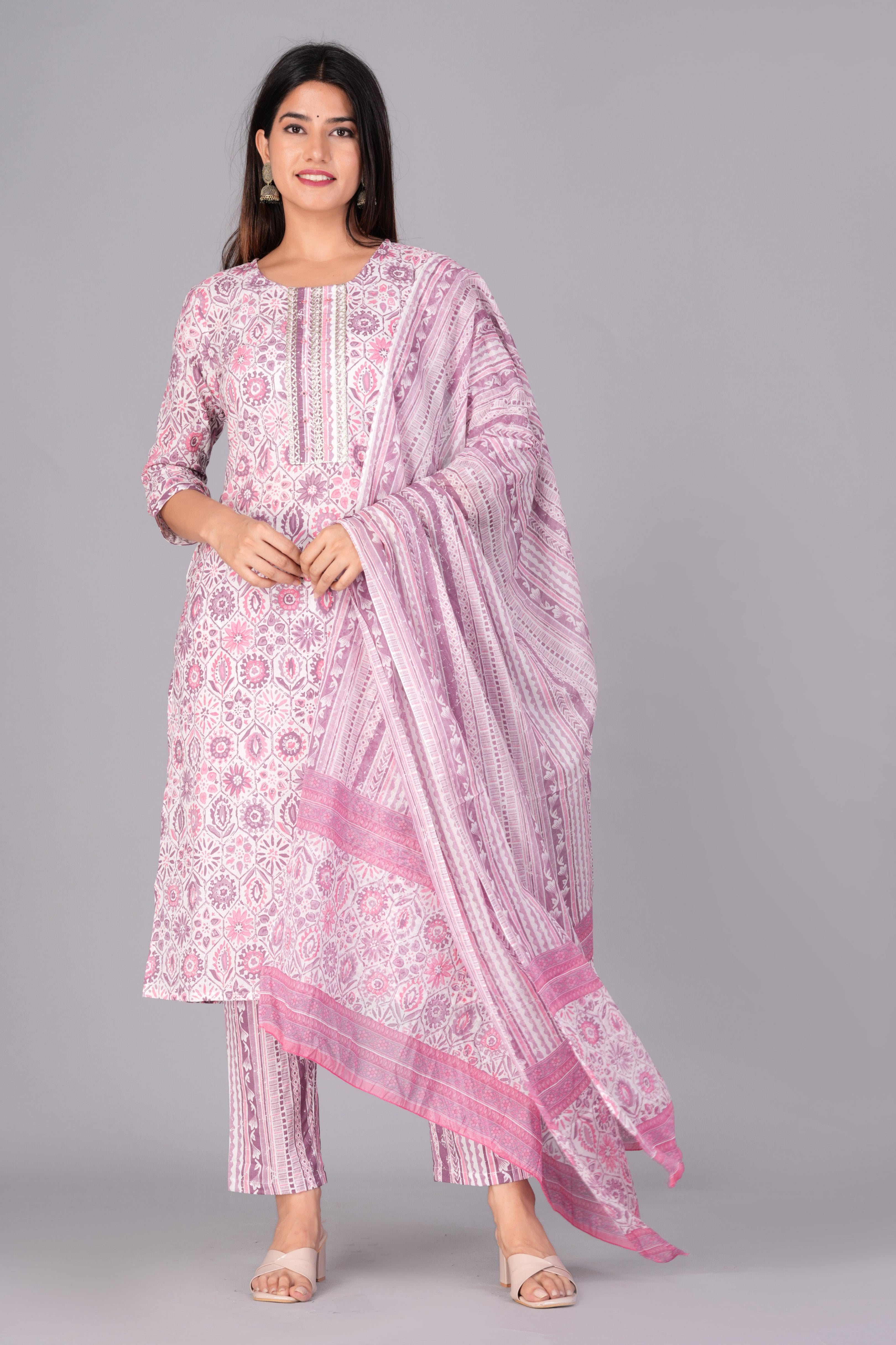 Women Floral Printed Regular Kurta with Trousers & With Dupatta