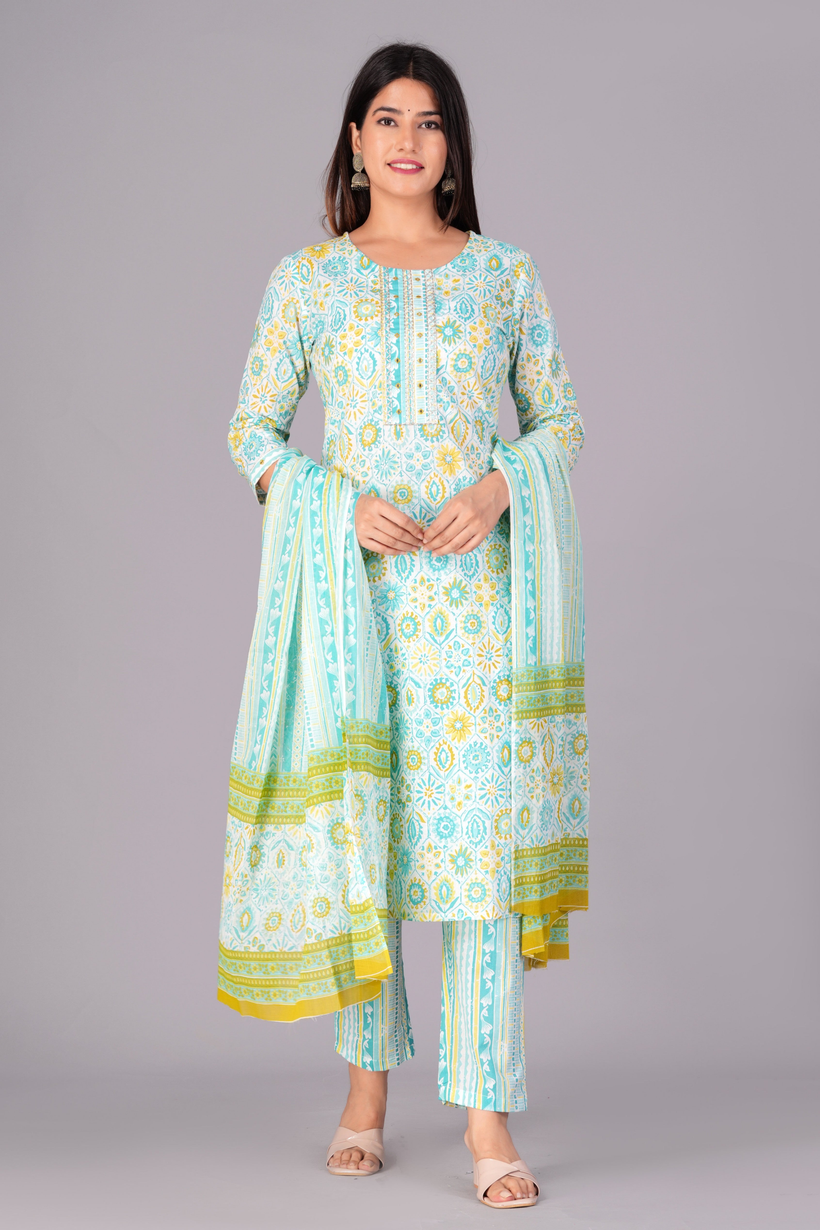 Women Floral Printed Regular Kurta with Trousers & With Dupatta