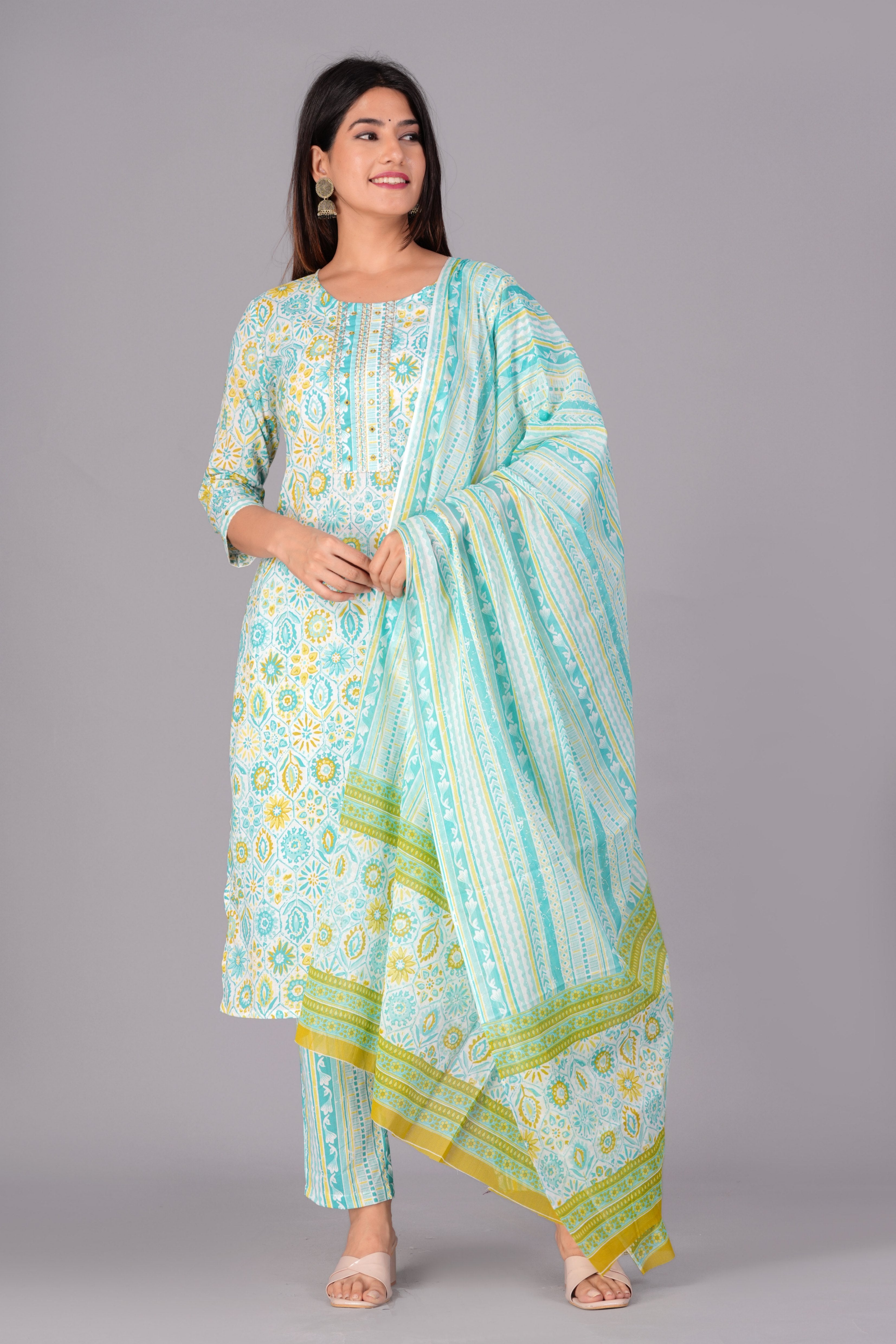 Women Floral Printed Regular Kurta with Trousers & With Dupatta
